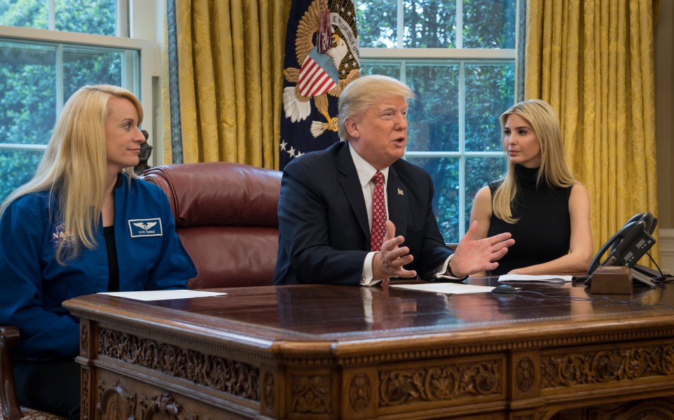 Earth-to-space call from the Oval Office (3)