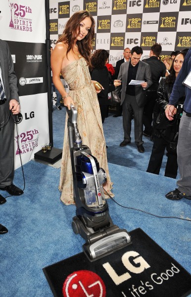 Olivia Wilde with the LG Electronics Kompressor Vacuum on 25th Spirit Awards Blue Carpet held at Nokia Theatre L.A. Live on March 5, 2010 in LA