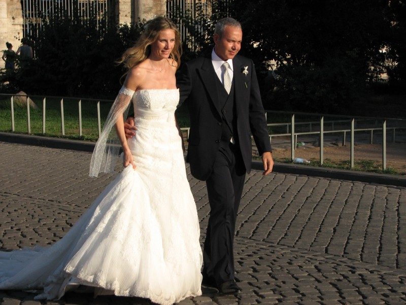 A bride and her bridegroom in Rome, Italy, European Union, August 2011, picture 37.
