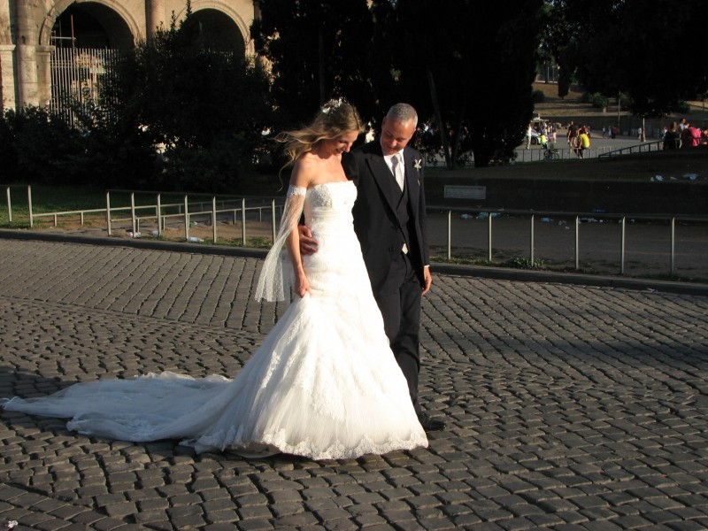 A bride and her bridegroom in Rome, Italy, European Union, August 2011, picture 38.