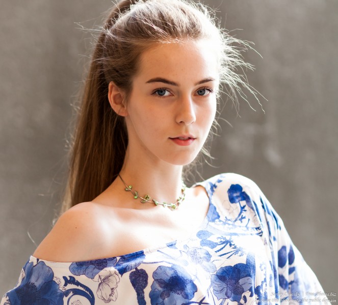 Sophia - a 17-year-old girl with blue eyes photographed in July 2018 by Serhiy Lvivsky, picture 2