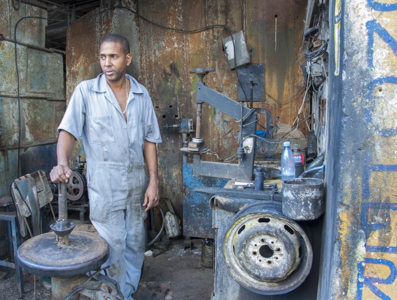 Tire Mechanic, Havana Jan 2014, image by Marjorie Kaufman