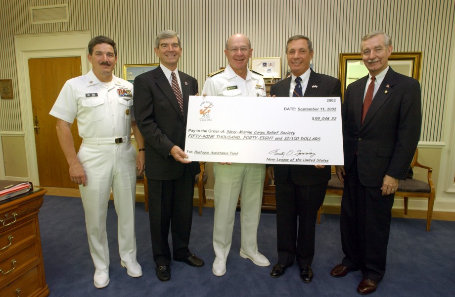 US Navy 020911-N-2383B-654 CNO and MCPON accept a donation from the Navy League