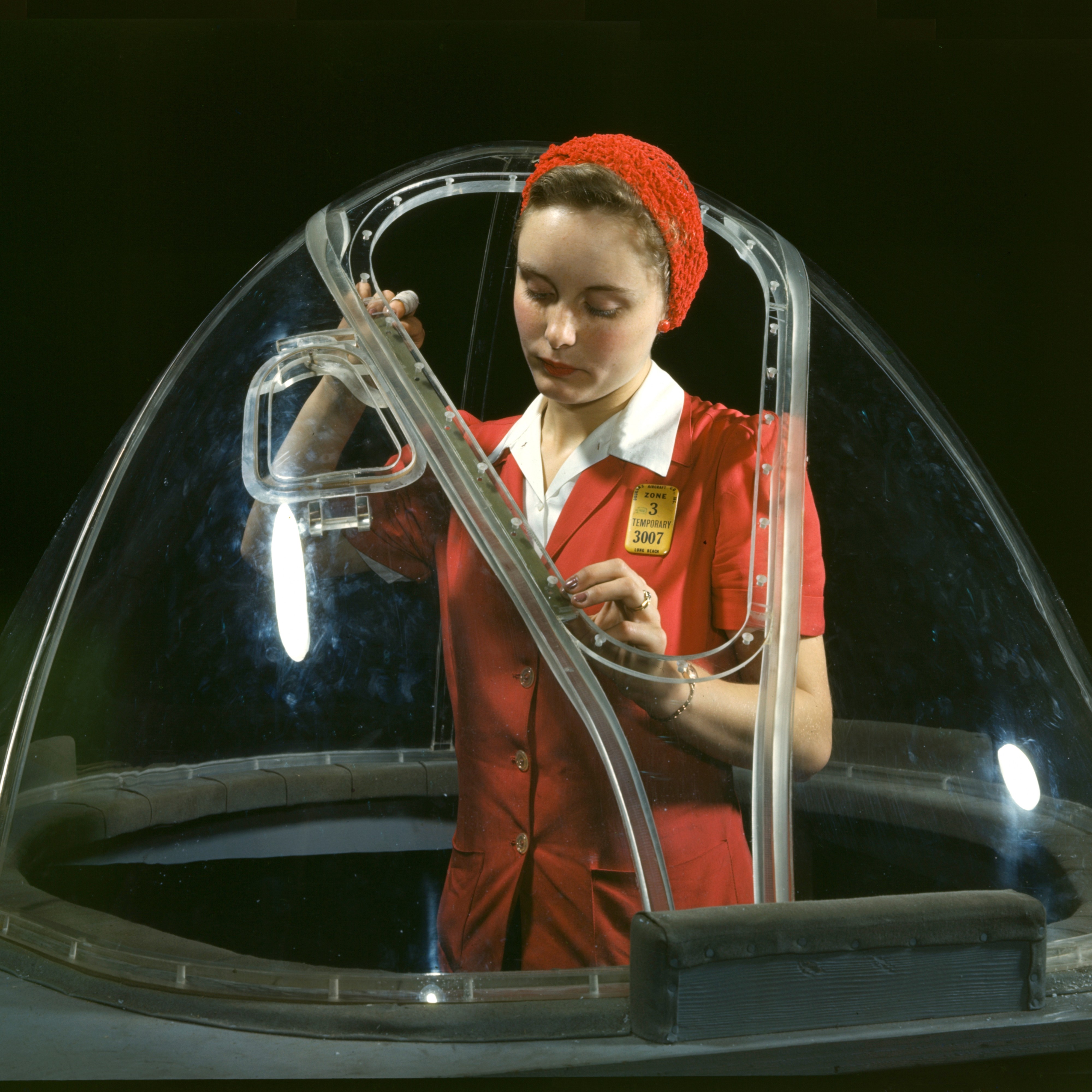 WRM Aviation Woman worker in the Douglas Aircraft Company plant 1942 - Produktionsarbeiterin in der Douglas Aircraft Company 1942