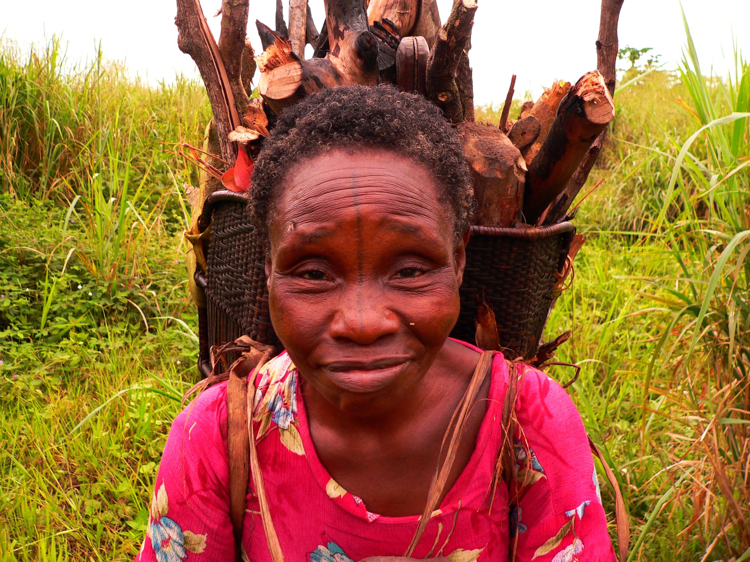Basankusu - woman with firewood