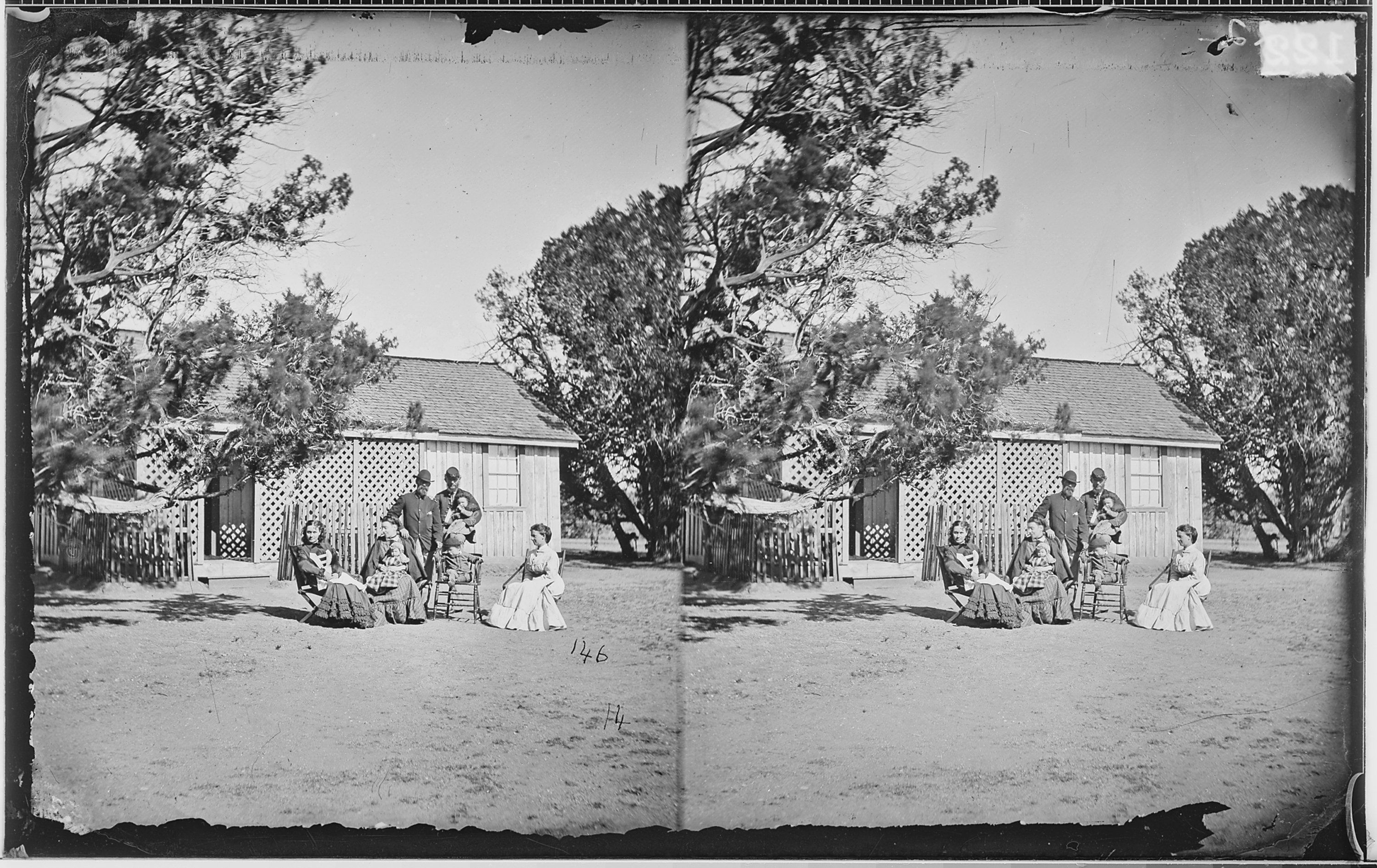 SOLDIERS AND WOMEN IN FRONT OF HOUSE - NARA - 523894