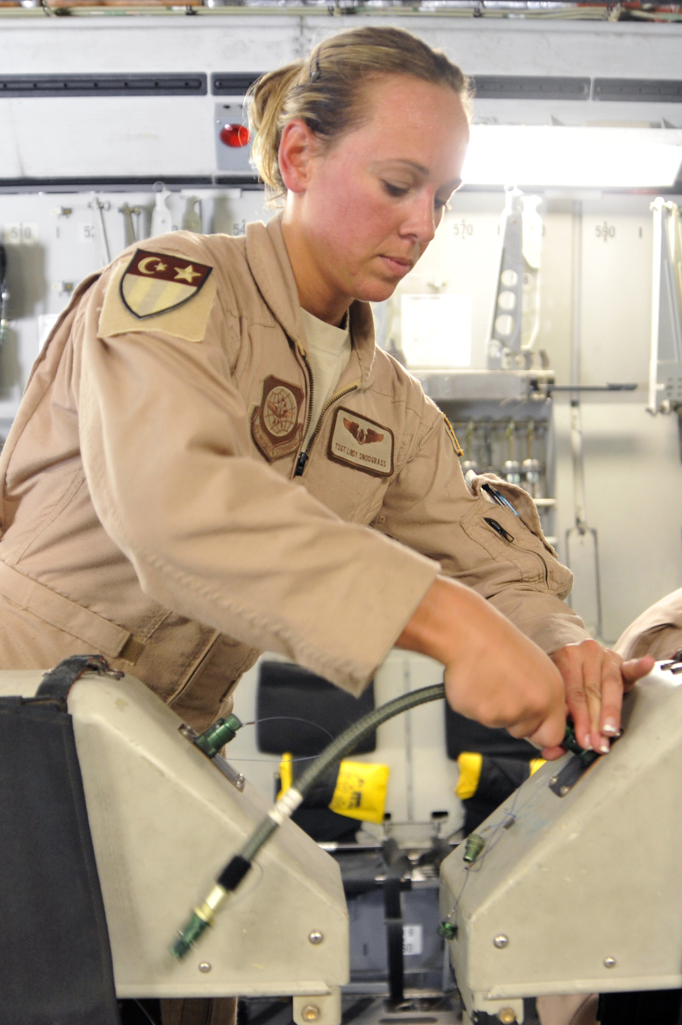 Defense.gov News Photo 100810-F-6188A-421 - U.S. Air Force Tech. Sgt. Lindy Snodgrass a C-17 Globemaster III loadmaster connects the plane s emergency oxygen system to a seat at Sather Air