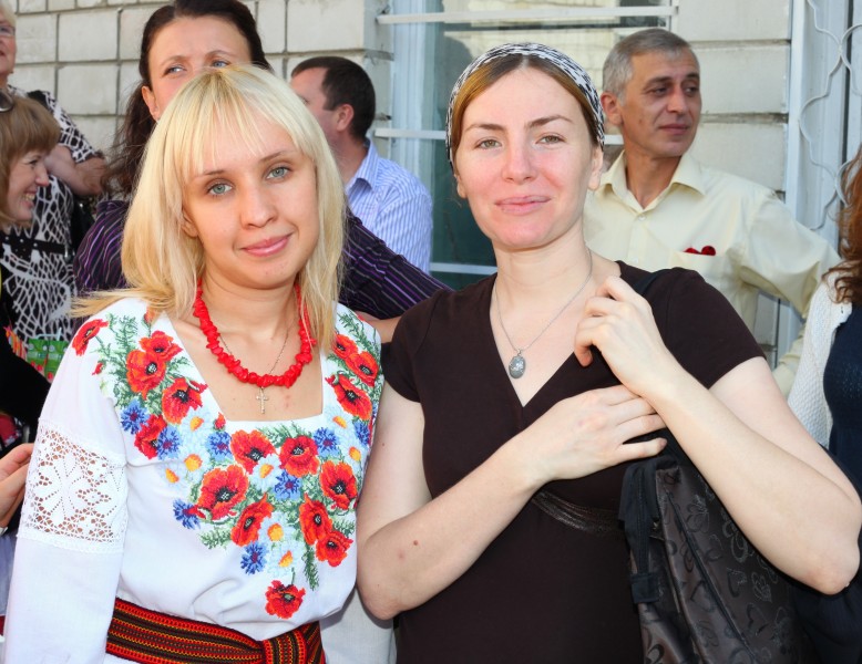 two cute women: Catholic (left), Muslim (right), photo 1