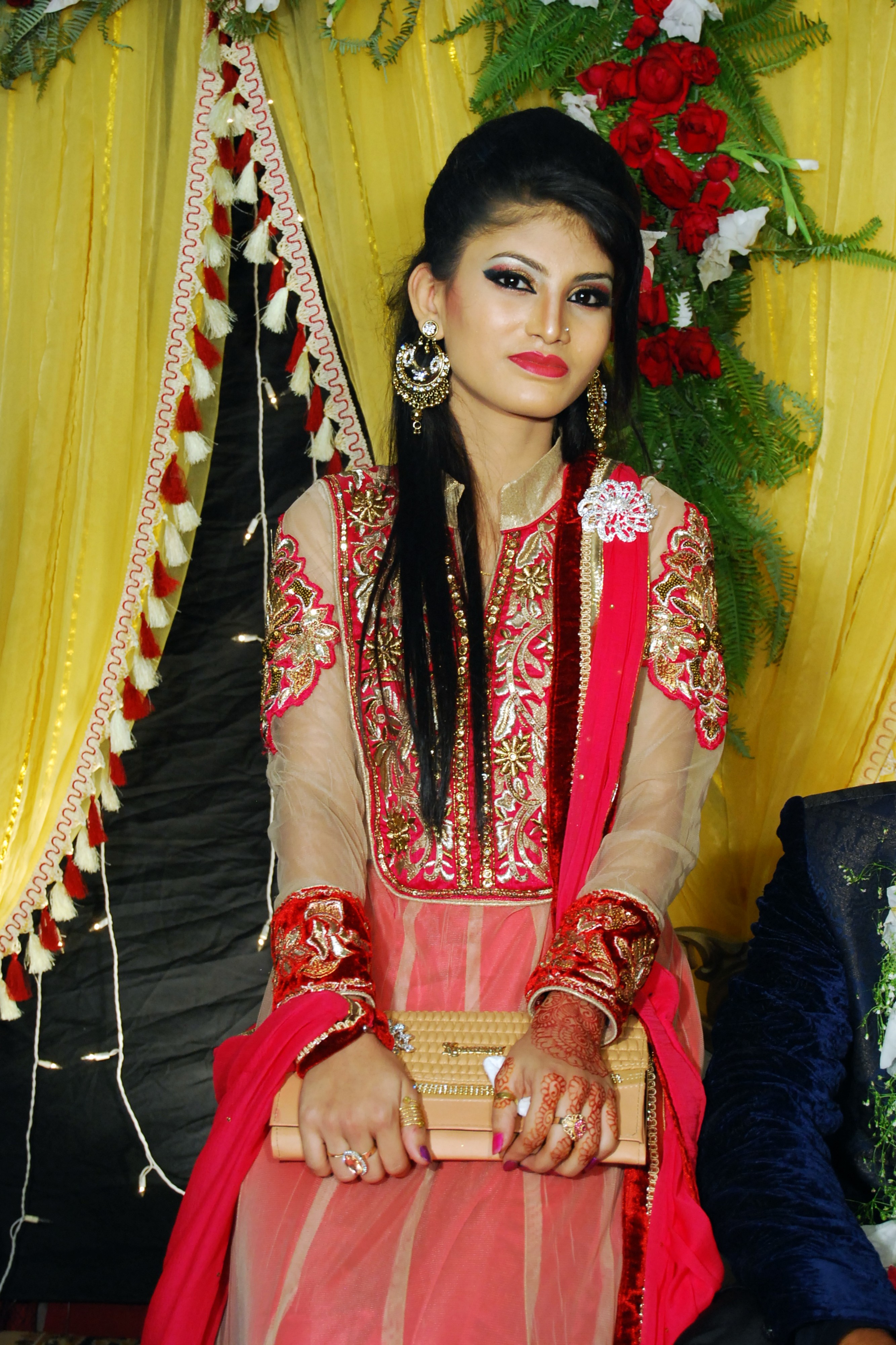 Bangladeshi woman in wedding celebration at Chittagong (01)