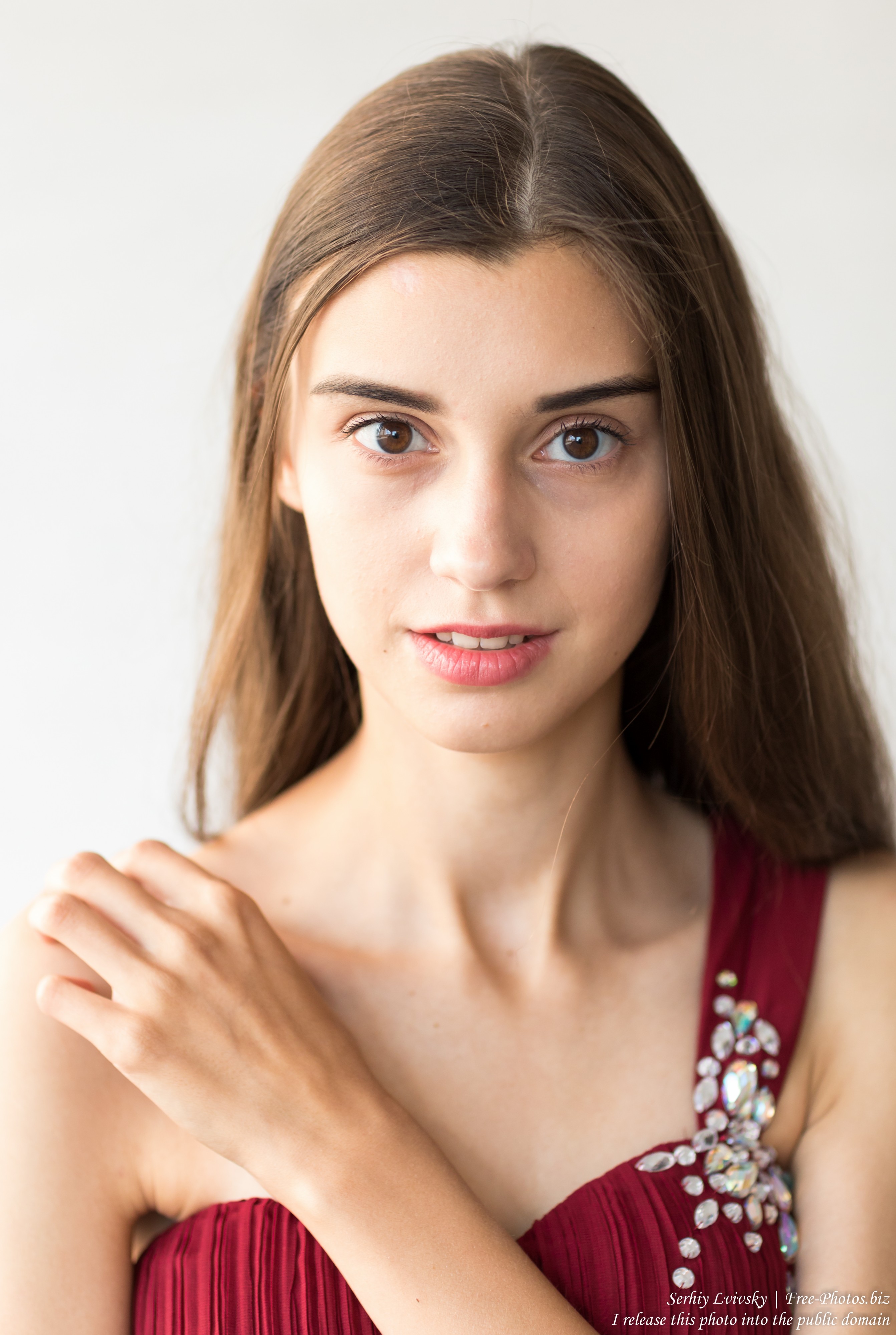 Olesya - a 19-year-old woman photographed in July 2019 by Serhiy Lvivsky, picture 4