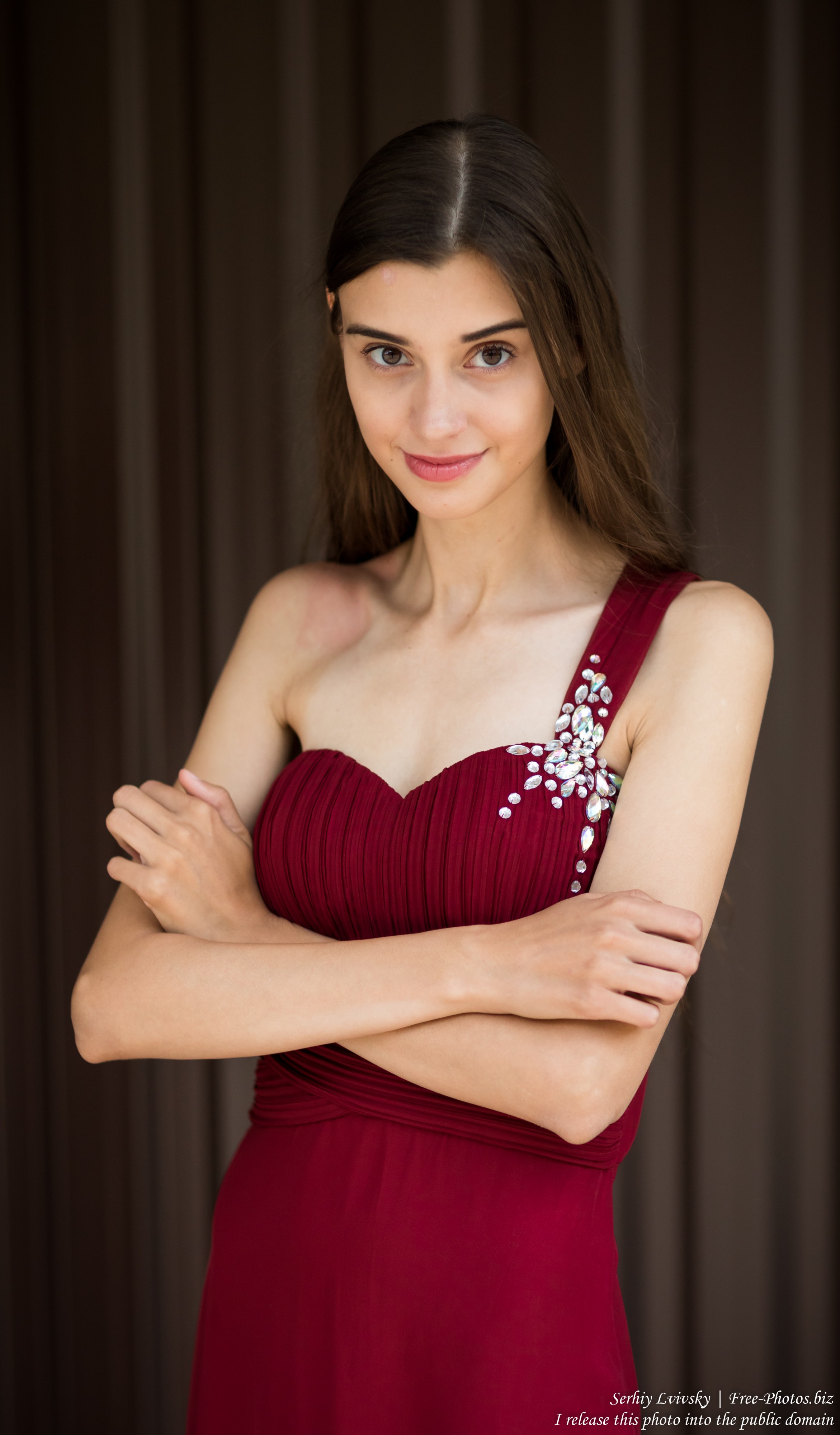 Olesya - a 19-year-old woman photographed in July 2019 by Serhiy Lvivsky, picture 9