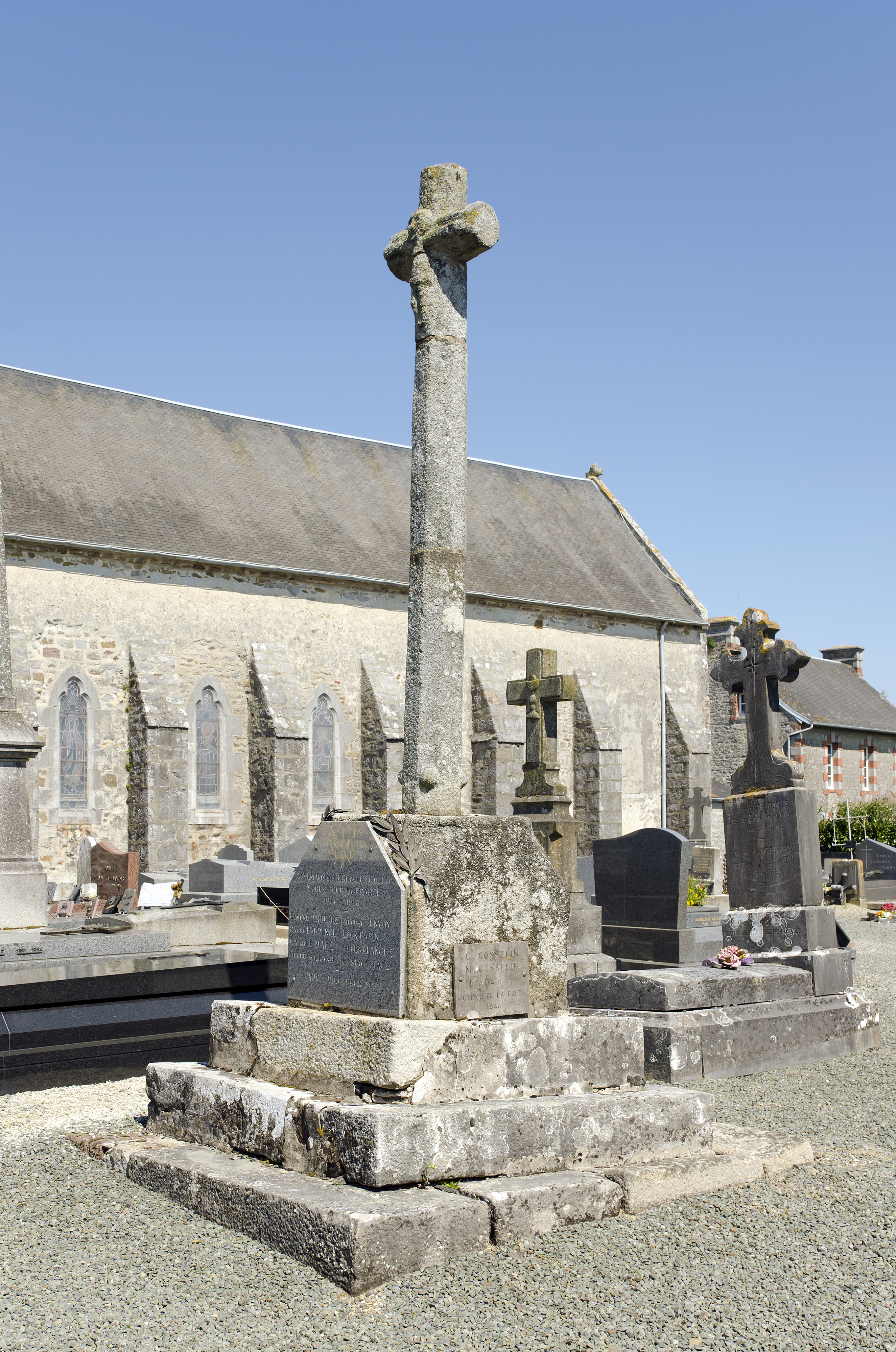 Herenguerville - Cemetery cross 1