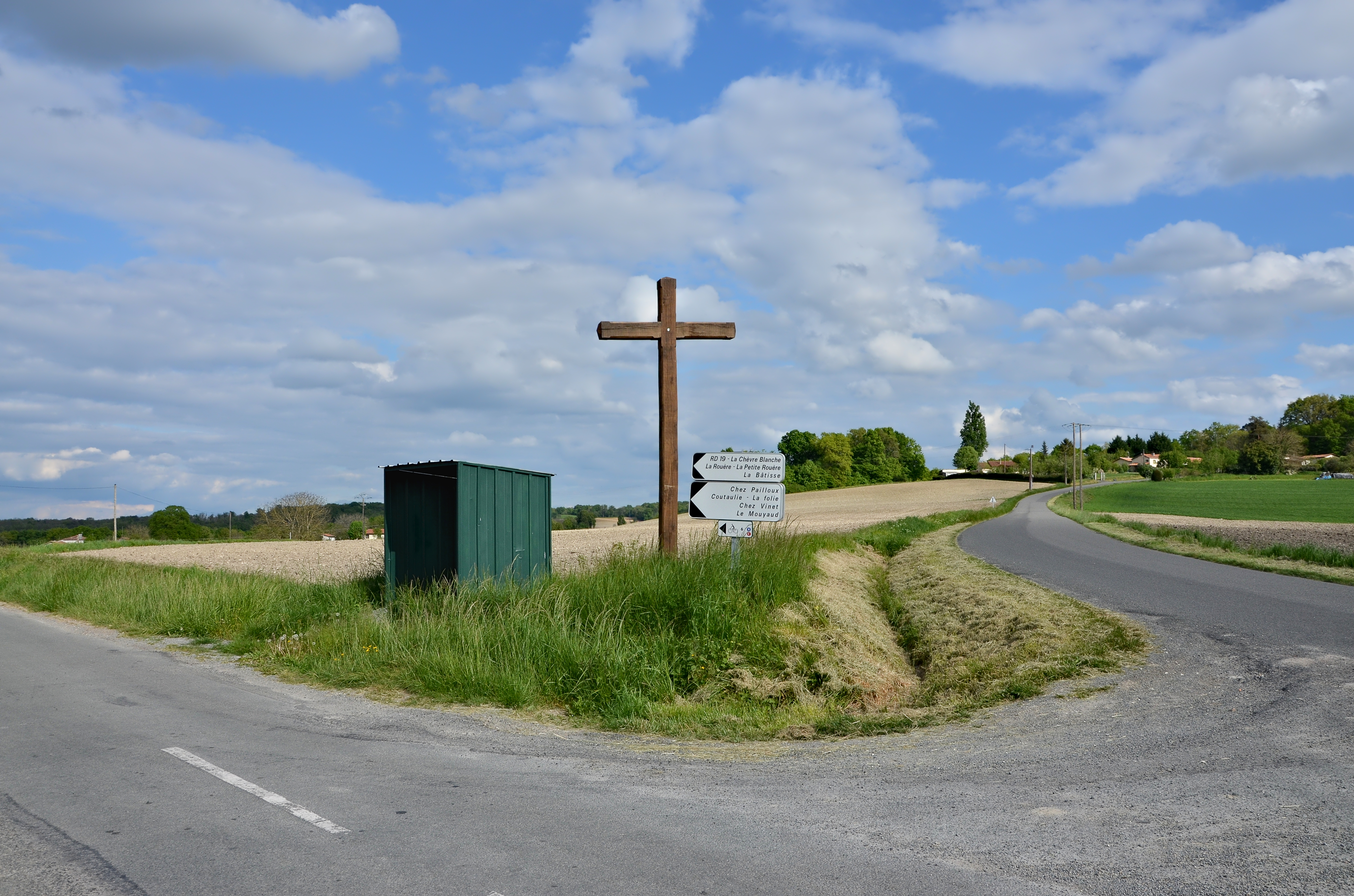 Saint-Amant-de-Montmoreau 16 Croix&carrefour D24 2014