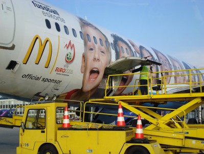 Aircraft ground handling (Airbus 321-111, OE-LBC)