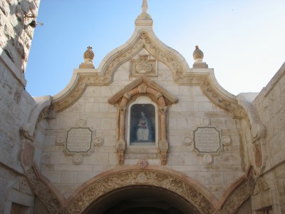 Bethlehem is a Palestinian town in the central West Bank of the Jordan River, near Israel and approximately 8 km south of Jerusalem, with a population of about 30,000 people. The Hebrew Bible identifies Beit Lehem as the city David was from and the location where he was crowned as the king of Israel. The New Testament Gospels of Matthew and Luke identify Bethlehem as the birthplace of Jesus of Nazareth. The town is inhabited by one of the oldest Christian communities in the world, though the size of the community has shrunk due to emigration. Bethlehem has gone from being 90 to 30% Christian because the town has lost most of its land to Israeli settlements – land once owned by the town's Christian families.<br>Name of photo's author: Free-Photos.biz<br>This photo was taken in: Bethlehem, Palestina