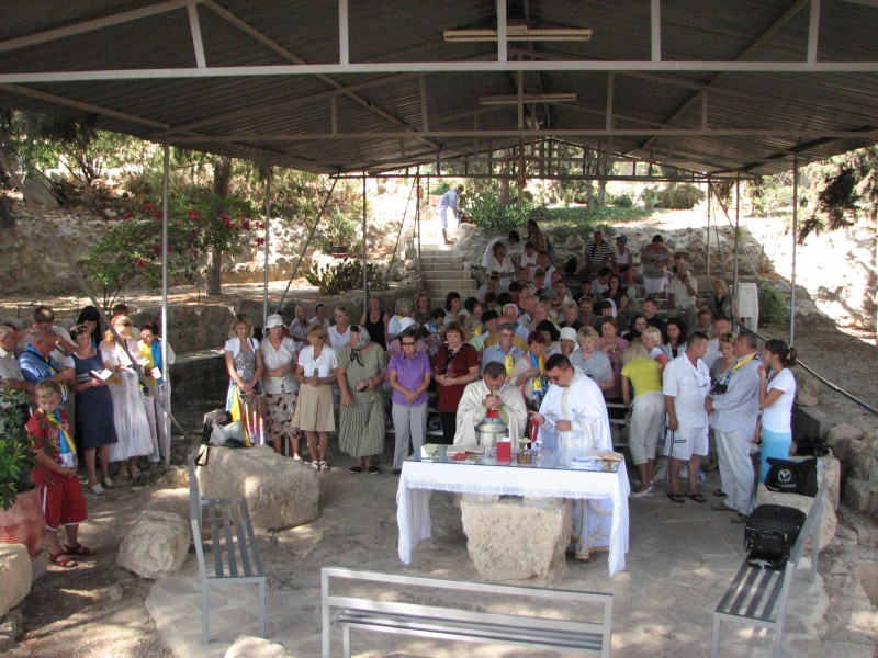 Church service of Catholic pilgrims in Bethlehem, Palestinian Territories, picture 4