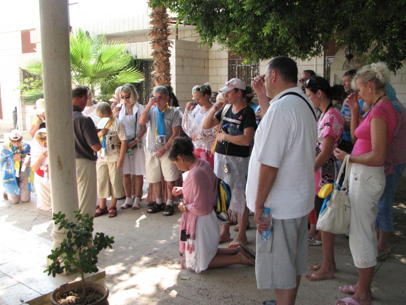 Christian pilgrims praying in Jericho, Israel, picture 1.