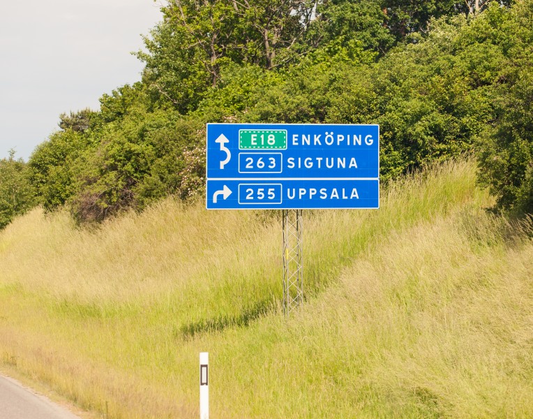 a road sign directing to Sigtuna, Sweden, June 2014, picture 1
