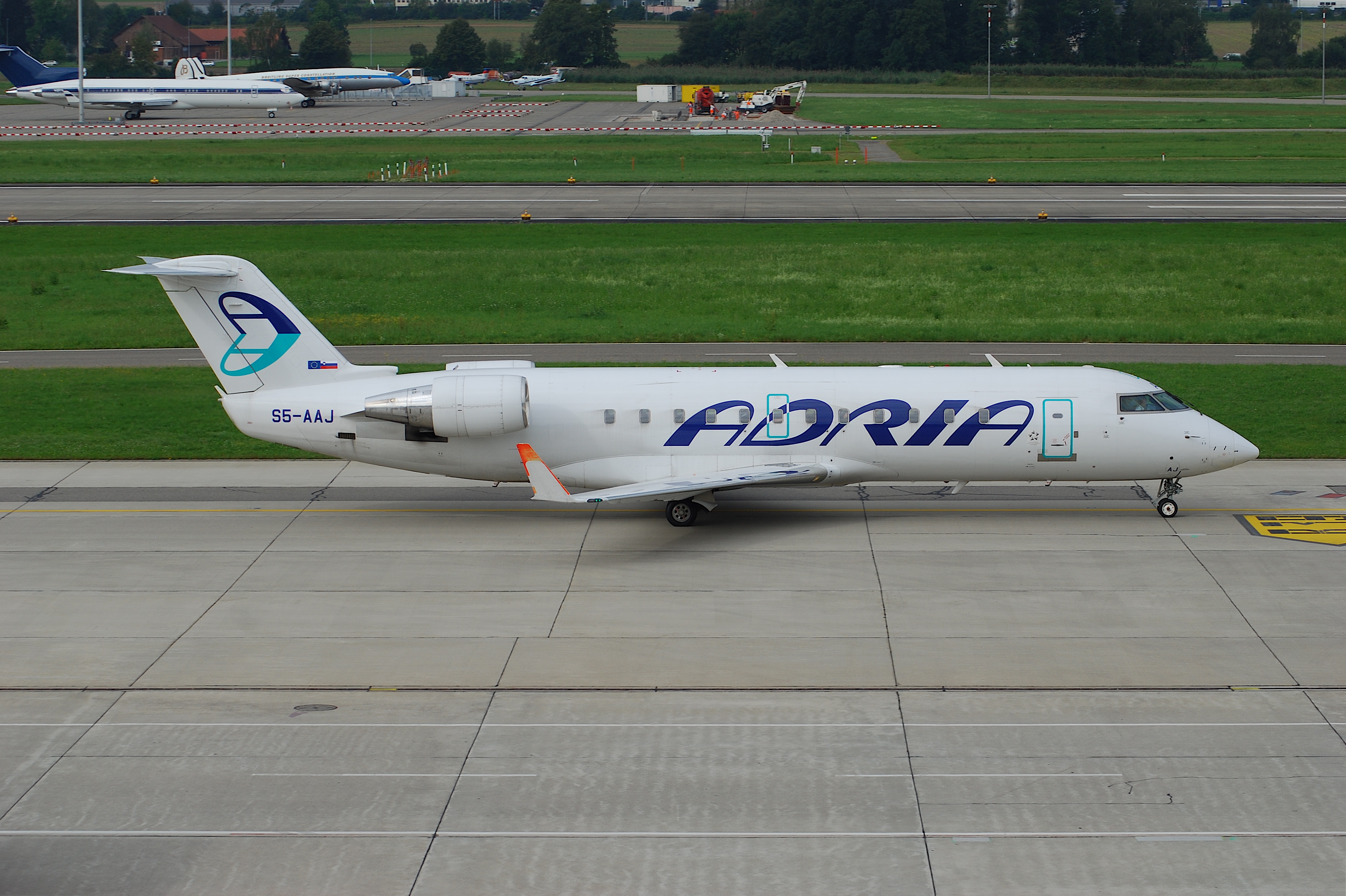Adria Airways Canadair CRJ-200, S5-AAJ@ZRH,27.08.2007-486ab - Flickr - Aero Icarus