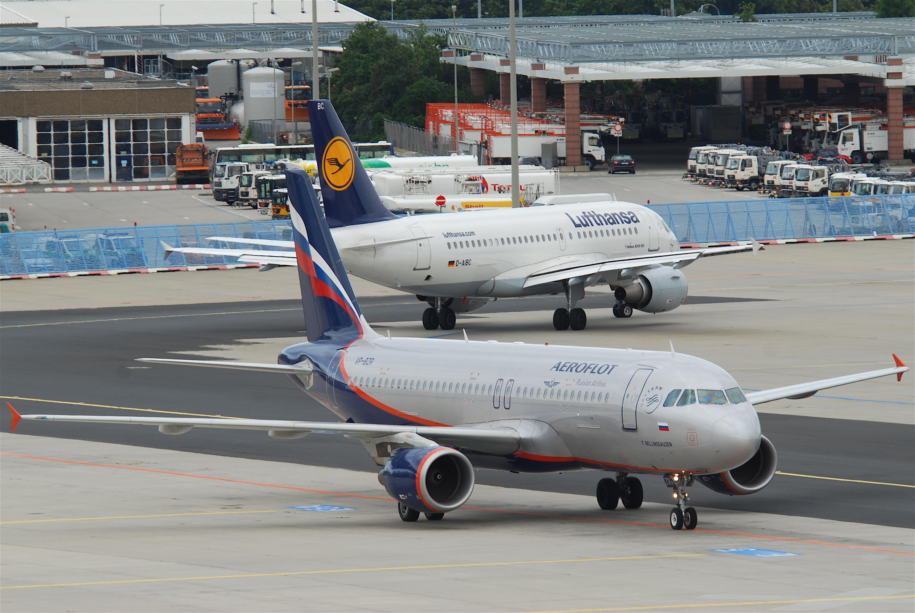 Aeroflot Airbus A320-214; VP-BZR@FRA;06.07.2011 603qy (5916586580)
