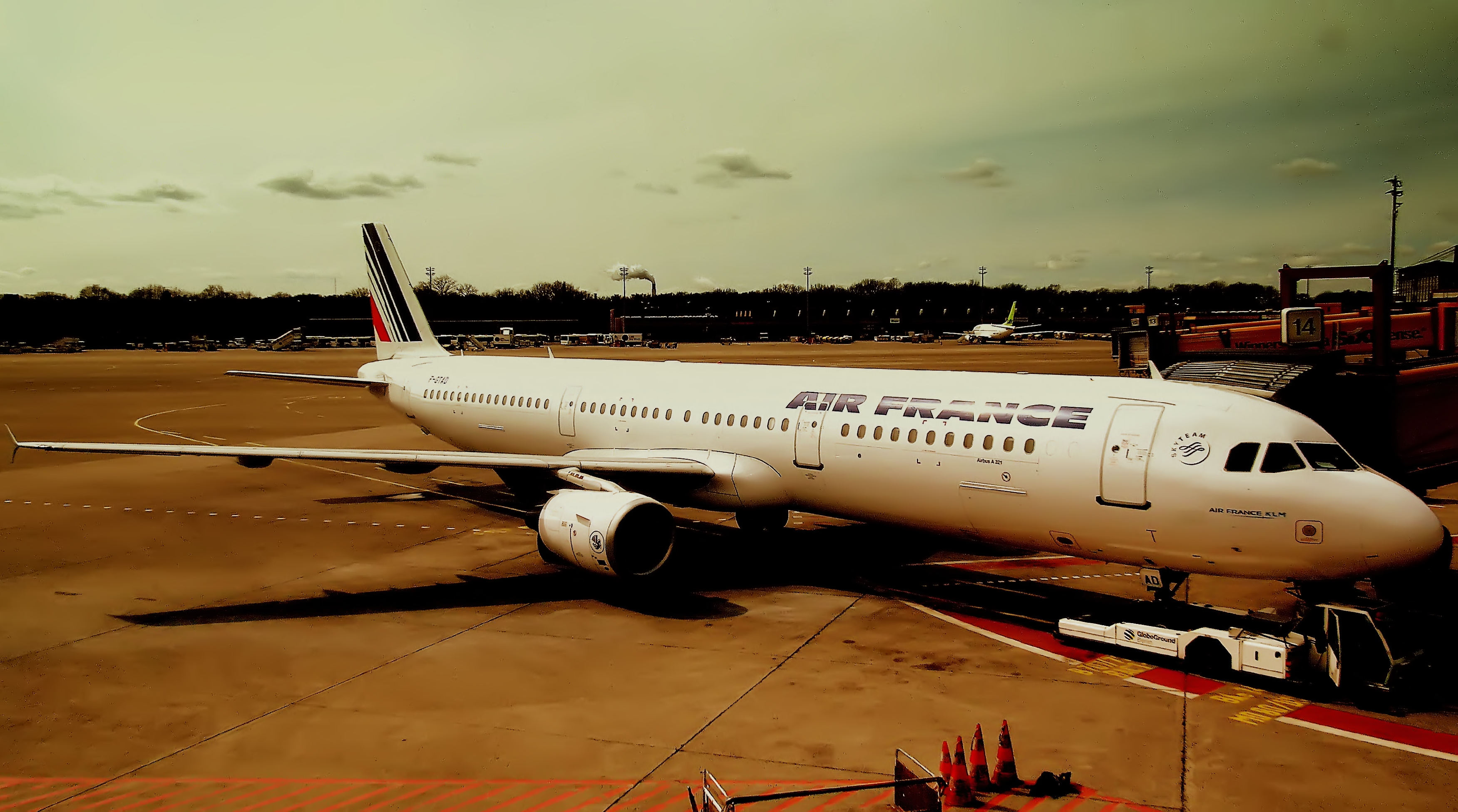 AIR FRANCE AIRBUS A321 AT BERLIN TEGAL FLUGHAFEN GERMANY APRIL 2012 (7100019025)
