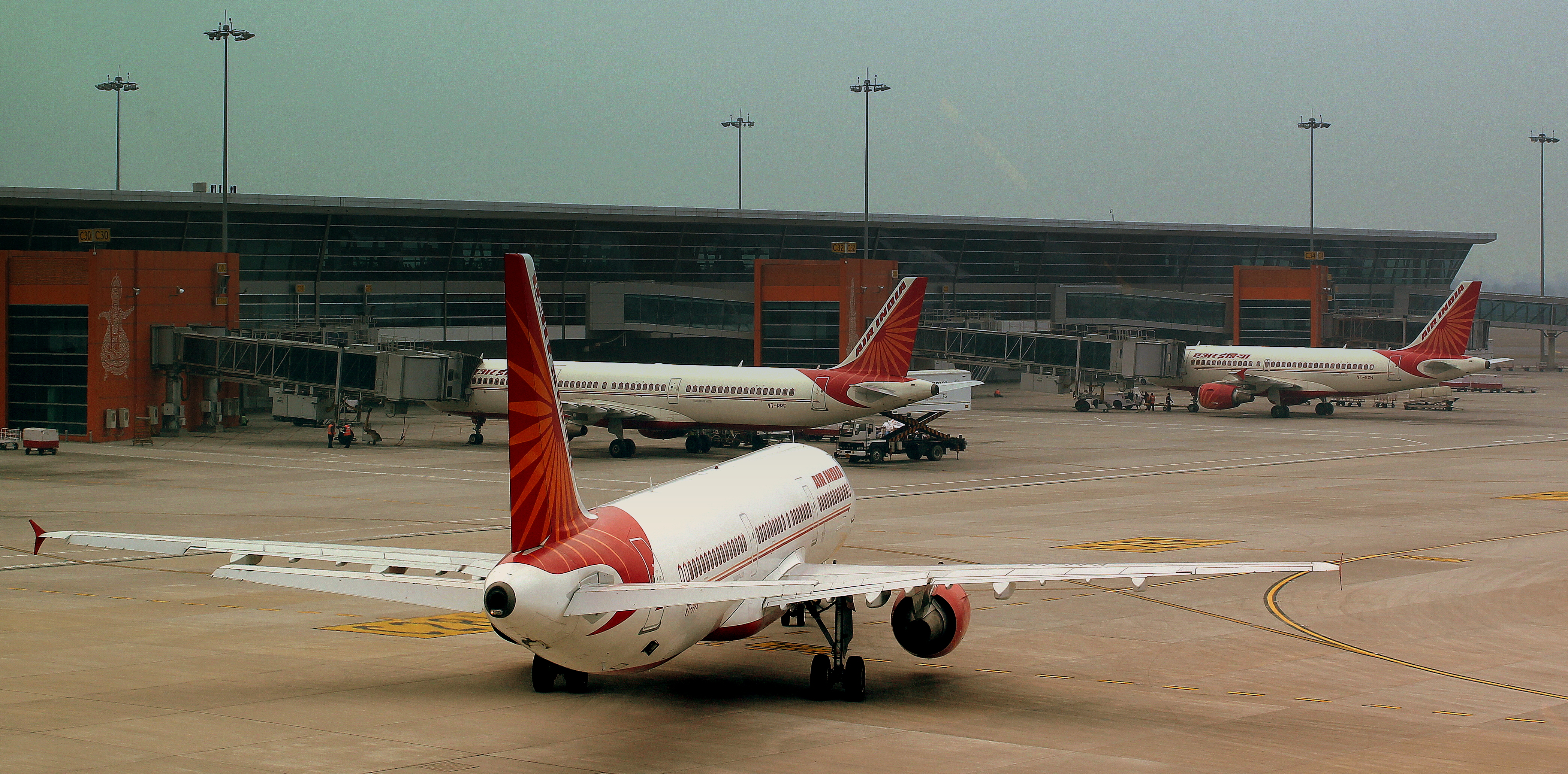 AIR INDIA AIRBUS A320 AND 321,S AT INDRIA GHANDI AIRPORT DELHI INDIA FEB 2013 (8562538816)