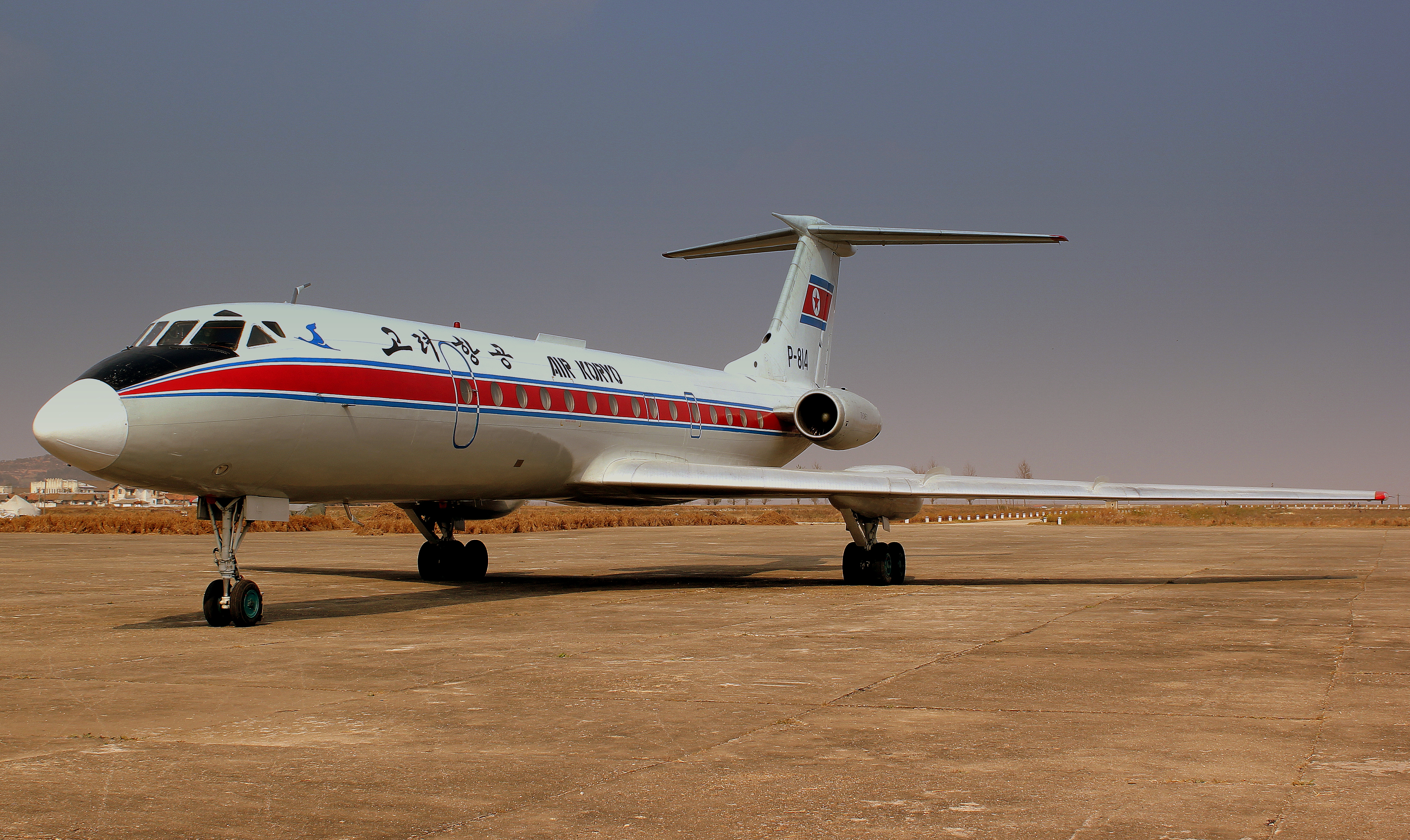 AIR KORYO TUPOLEV TU134 P814 AT HAMHUNG SONDOK AIRPORT DPRK NORTH KOREA OCT 2012 (8640505651)