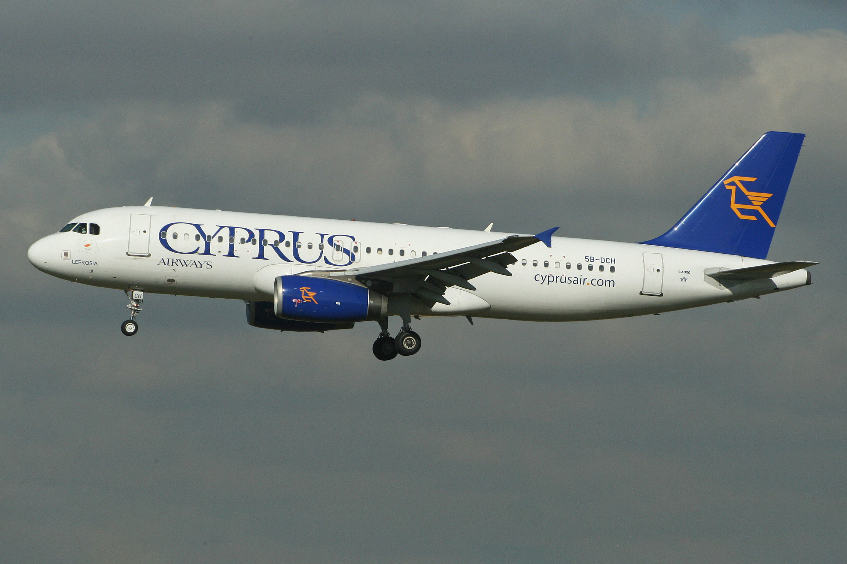 Airbus A320-232 5B-DCH Cyprus Airways (7091412093)