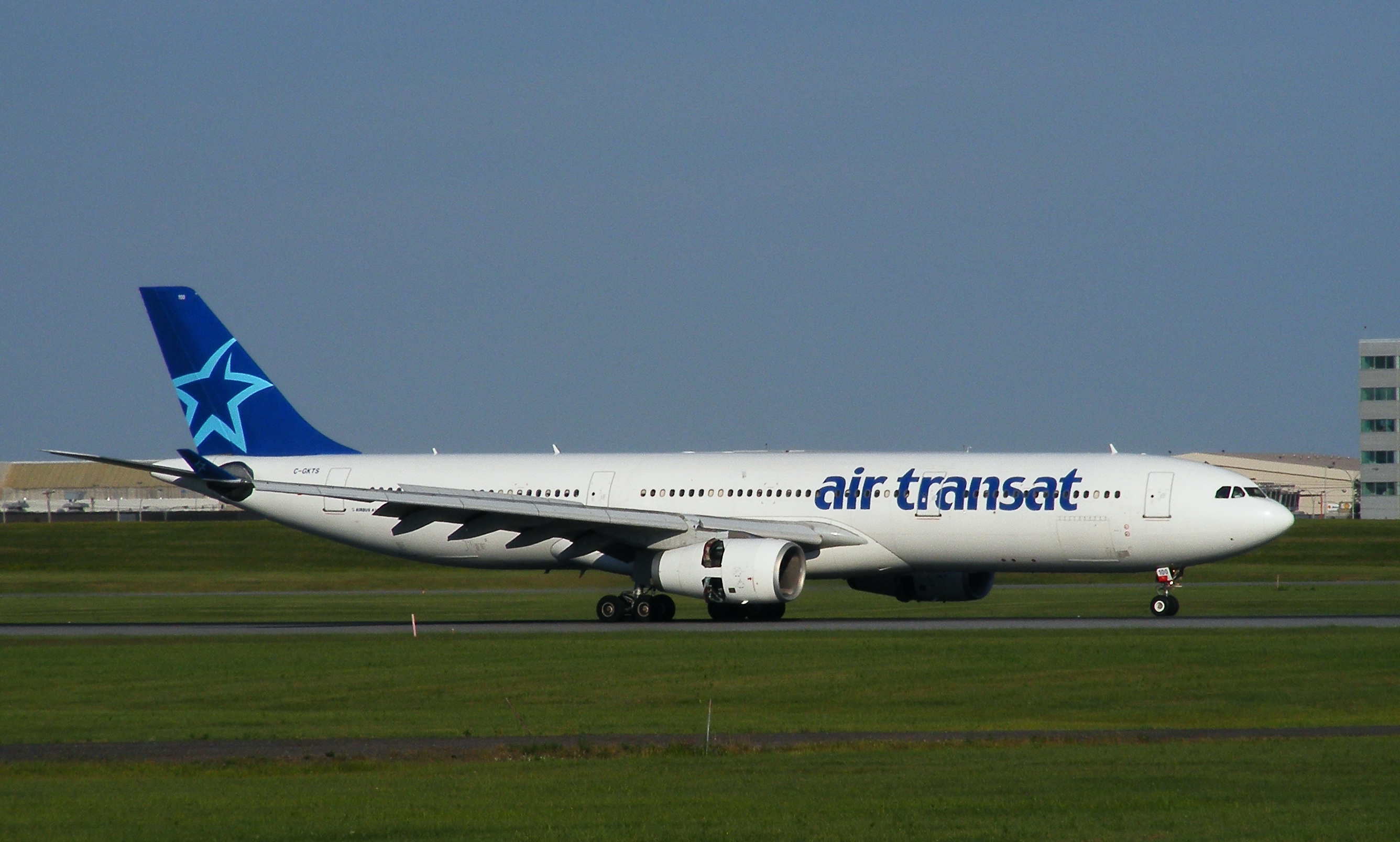 AirTransat-A330atYUL