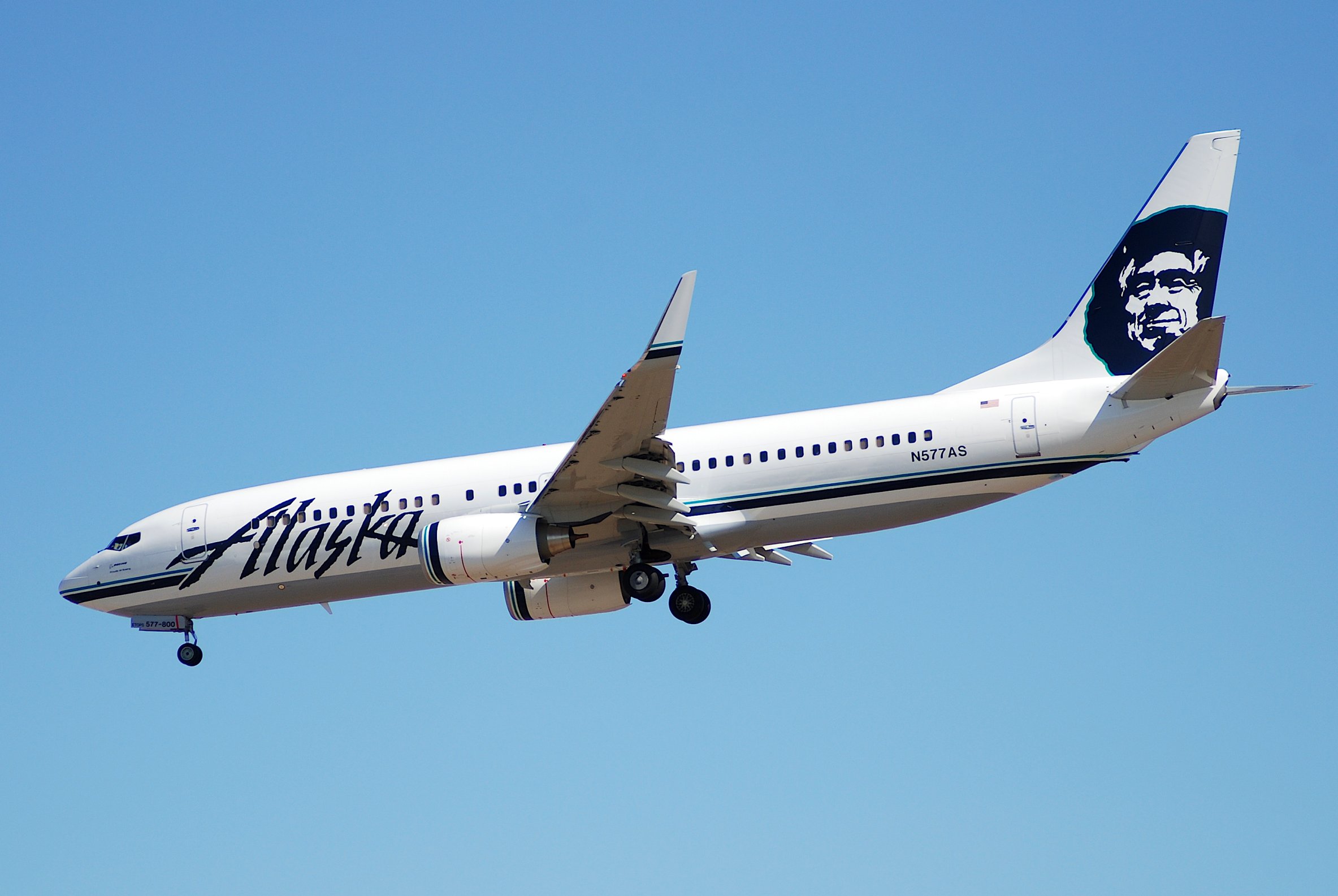 Alaska Airlines Boeing 737-800; N577AS@LAX;18.04.2007 463gn (4271005934)