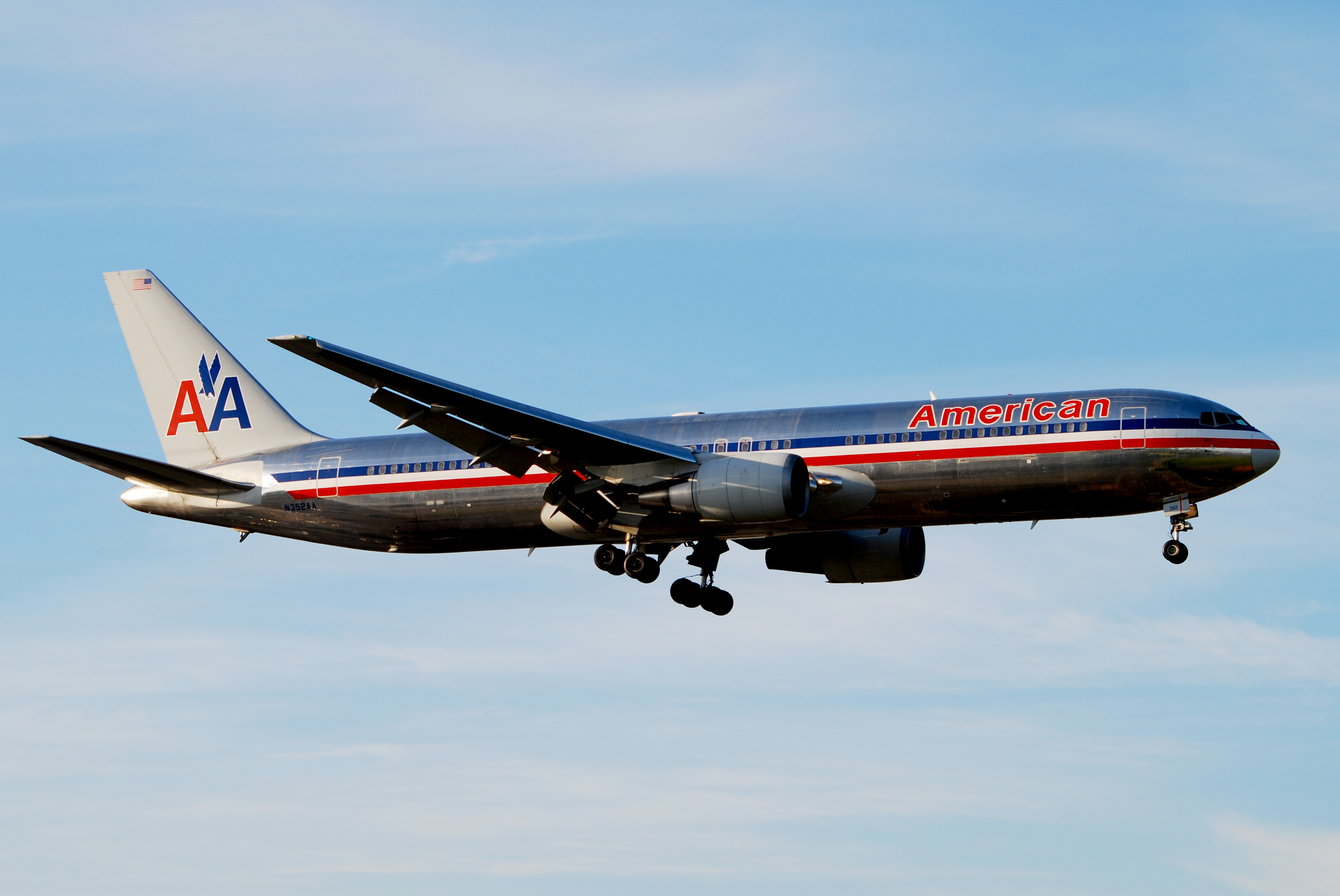 American Airlines.Boeing 767-300ER.LHR.2009