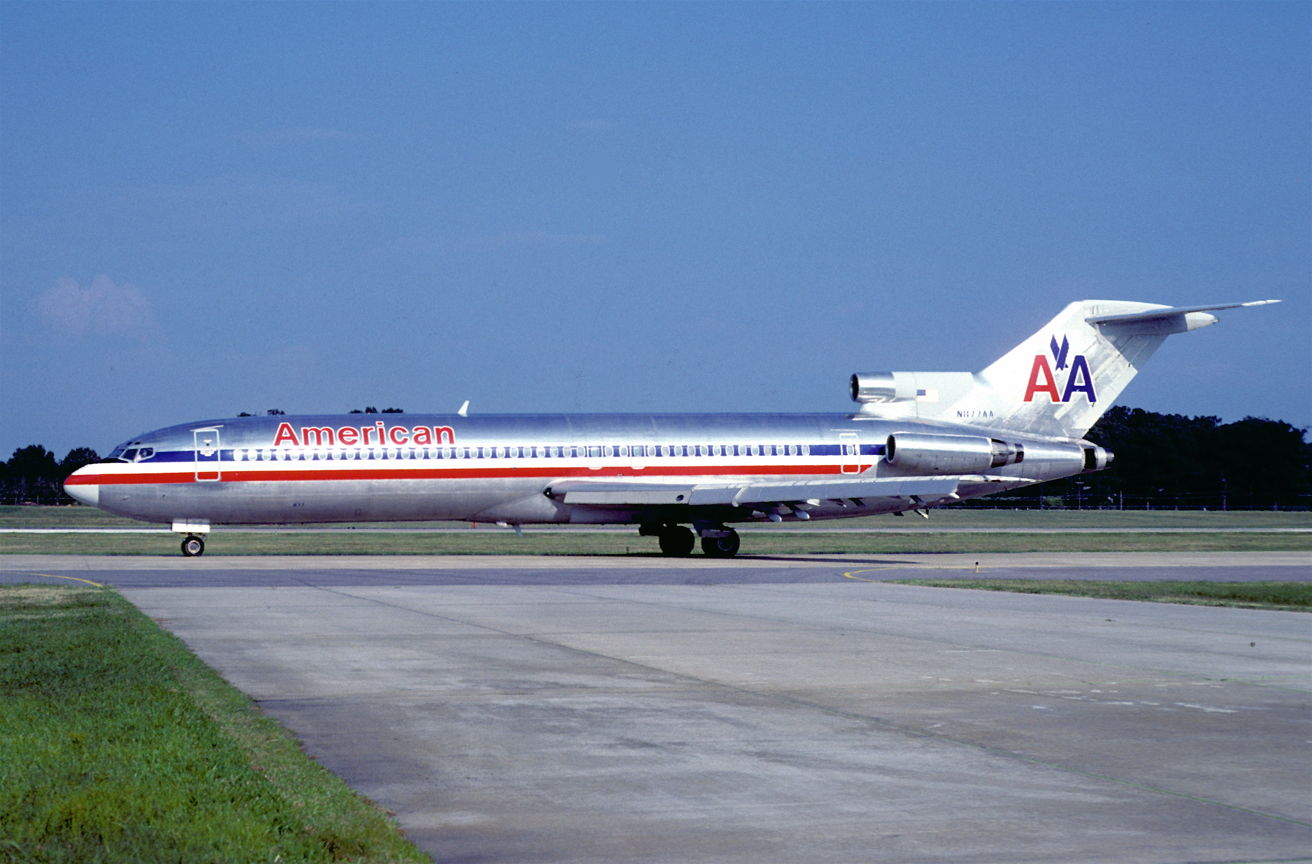 American Airlines Boeing 727-223; N877AA@MEM, August 1981 ALQ (5288863948)
