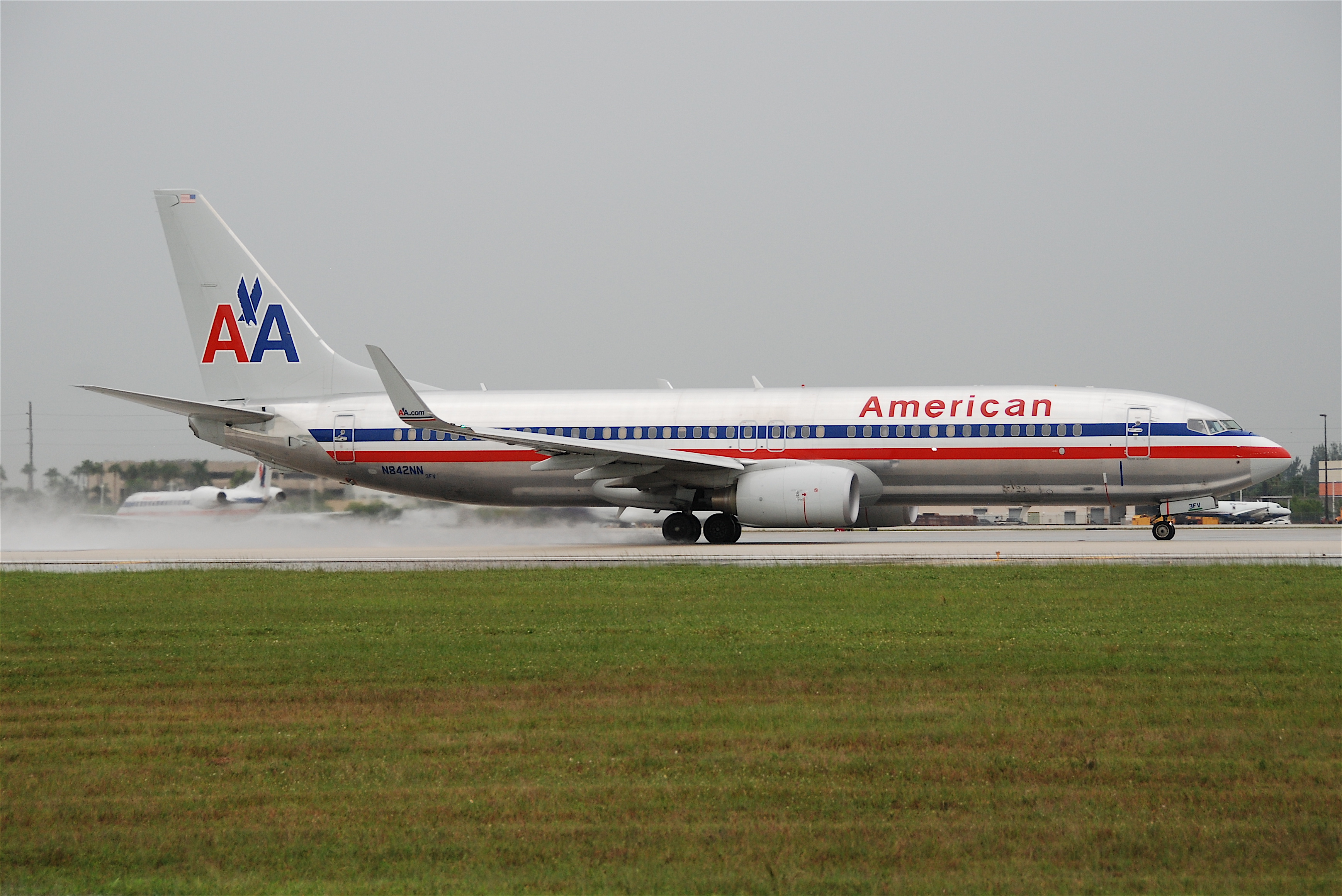 American Airlines Boeing 737-800; N842NN@MIA;17.10.2011 626az (6446623941)