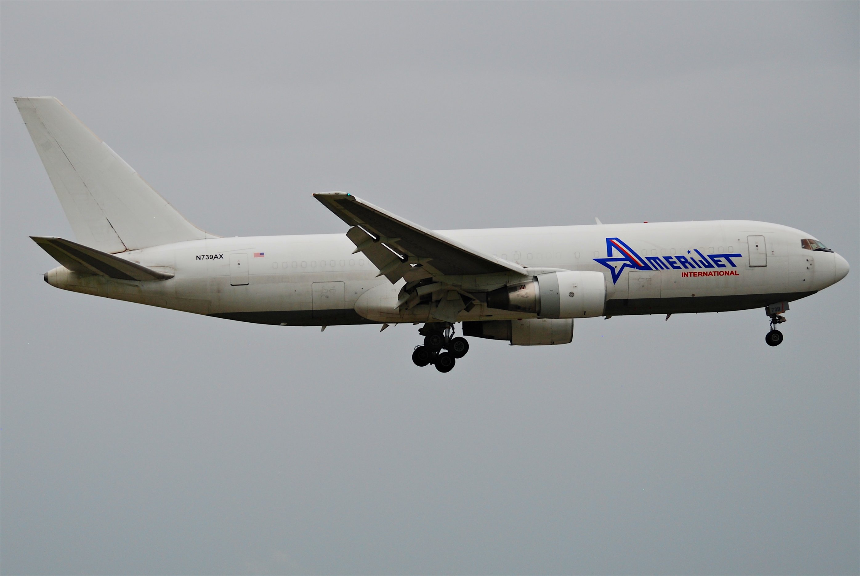 Amerijet International Boeing 767-200F; N739AX@MIA;17.10.2011 626nf (6312600107)