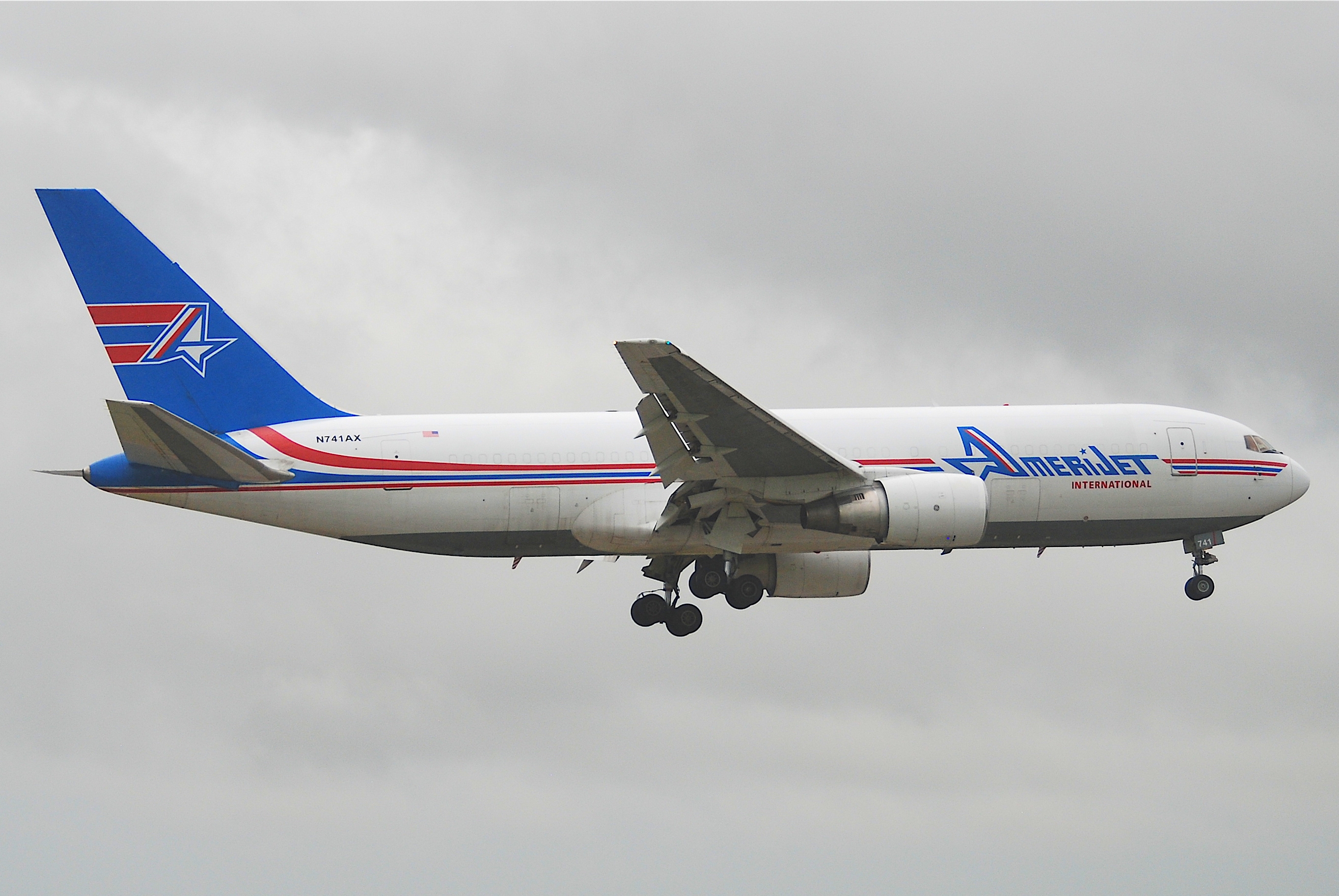 Amerijet International Boeing 767-200F; N741AX@MIA;17.10.2011 626hx (6447141761)