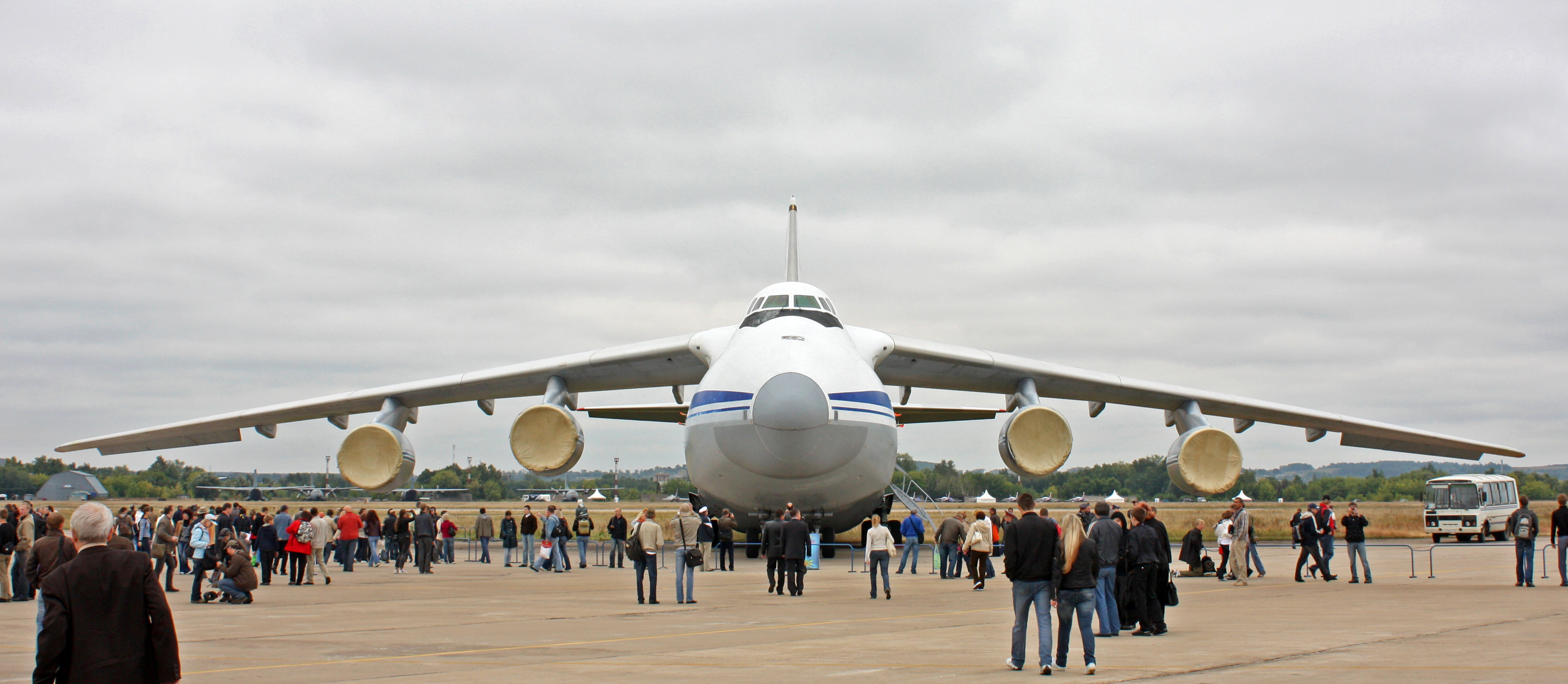 Antonov An-124 on the MAKS-2009 (02)