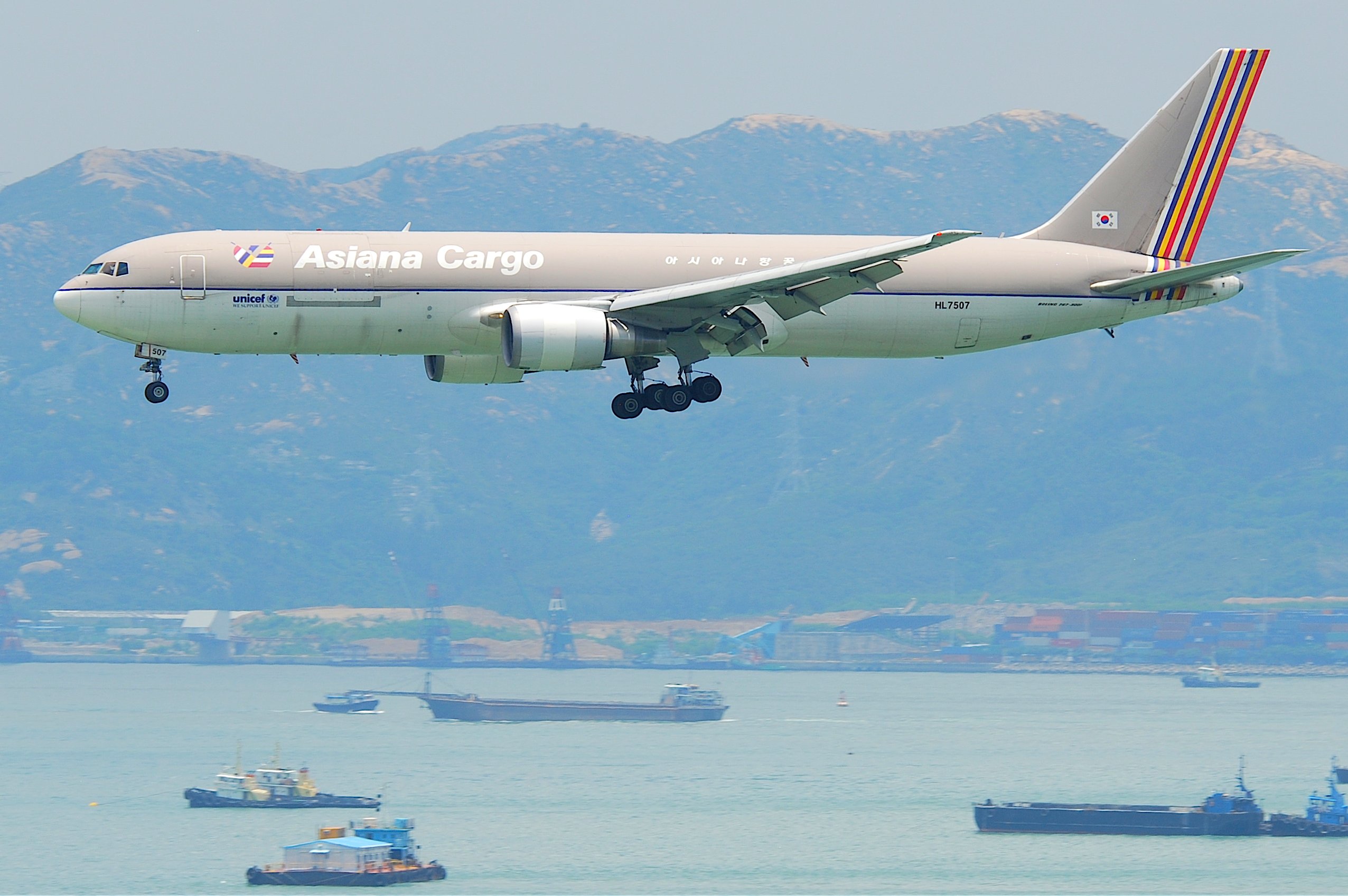 Asiana Airlines Cargo Boeing 767-300F; HL7507@HKG;31.07.2011 614ib (6053173272)