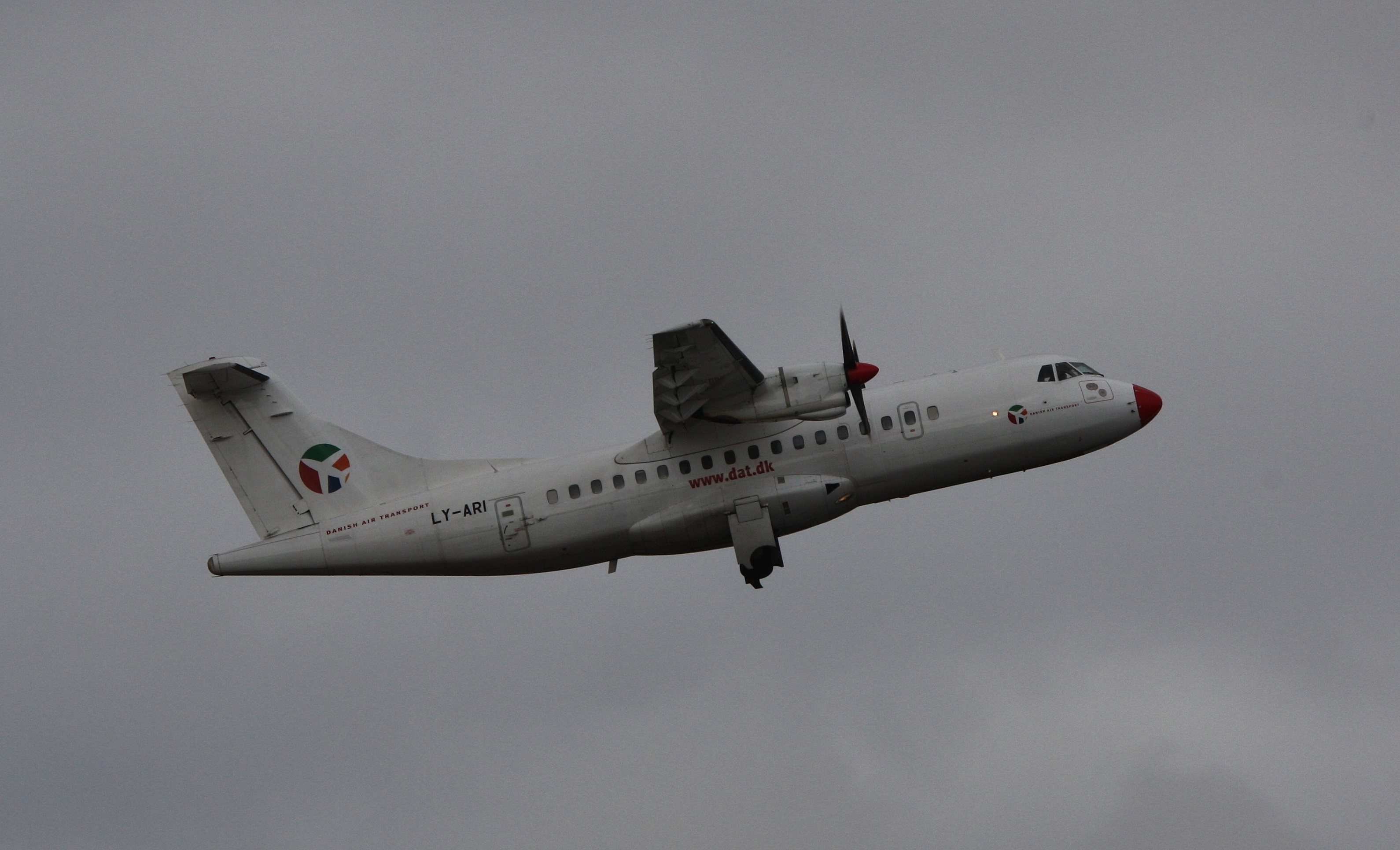 ATR 42 LY-ARI IMG 0094 (8604737388)