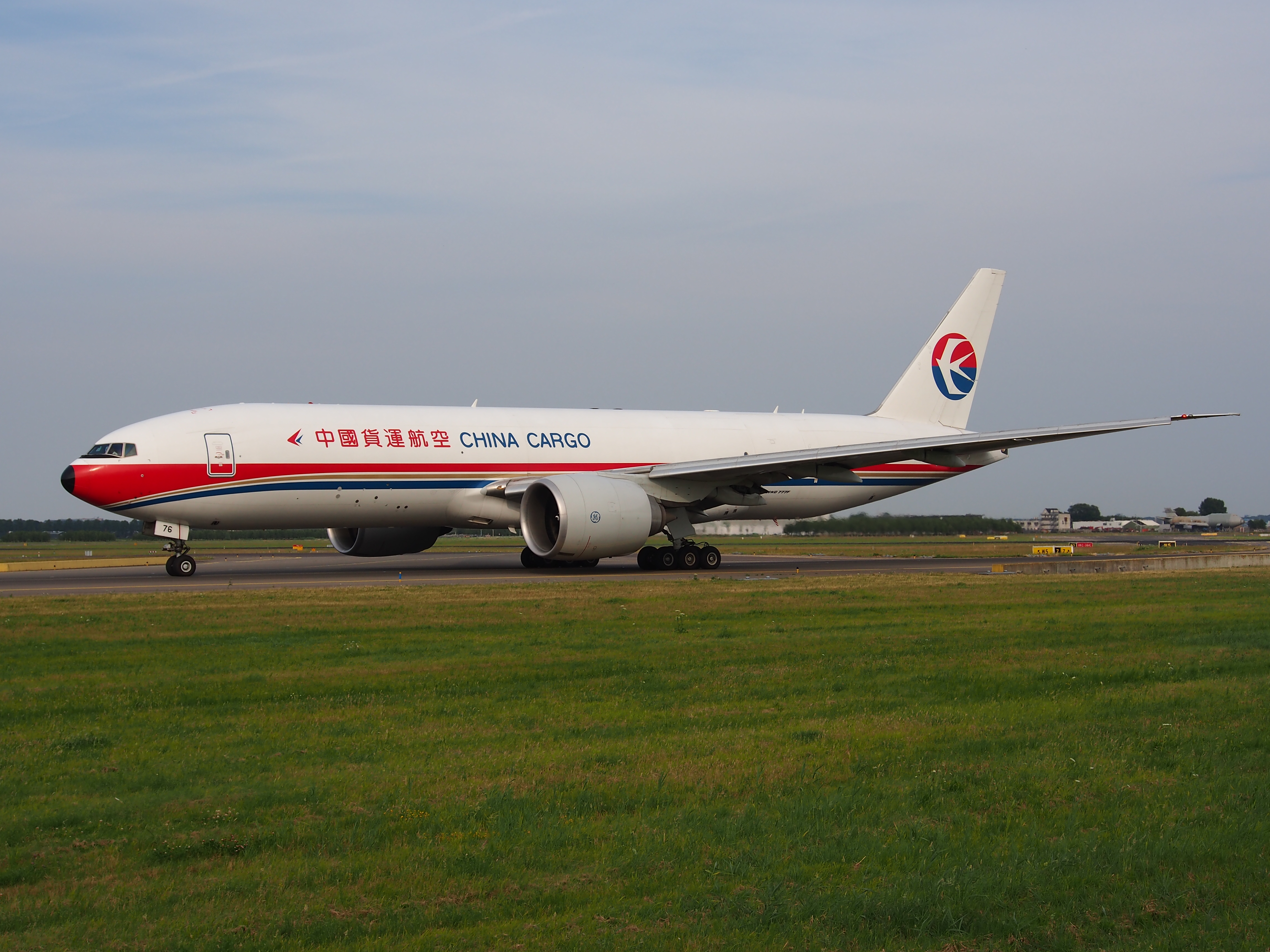 B-2076 China Cargo Airlines Boeing 777-F6N - cn 37711, taxiing 22july2013 pic-006