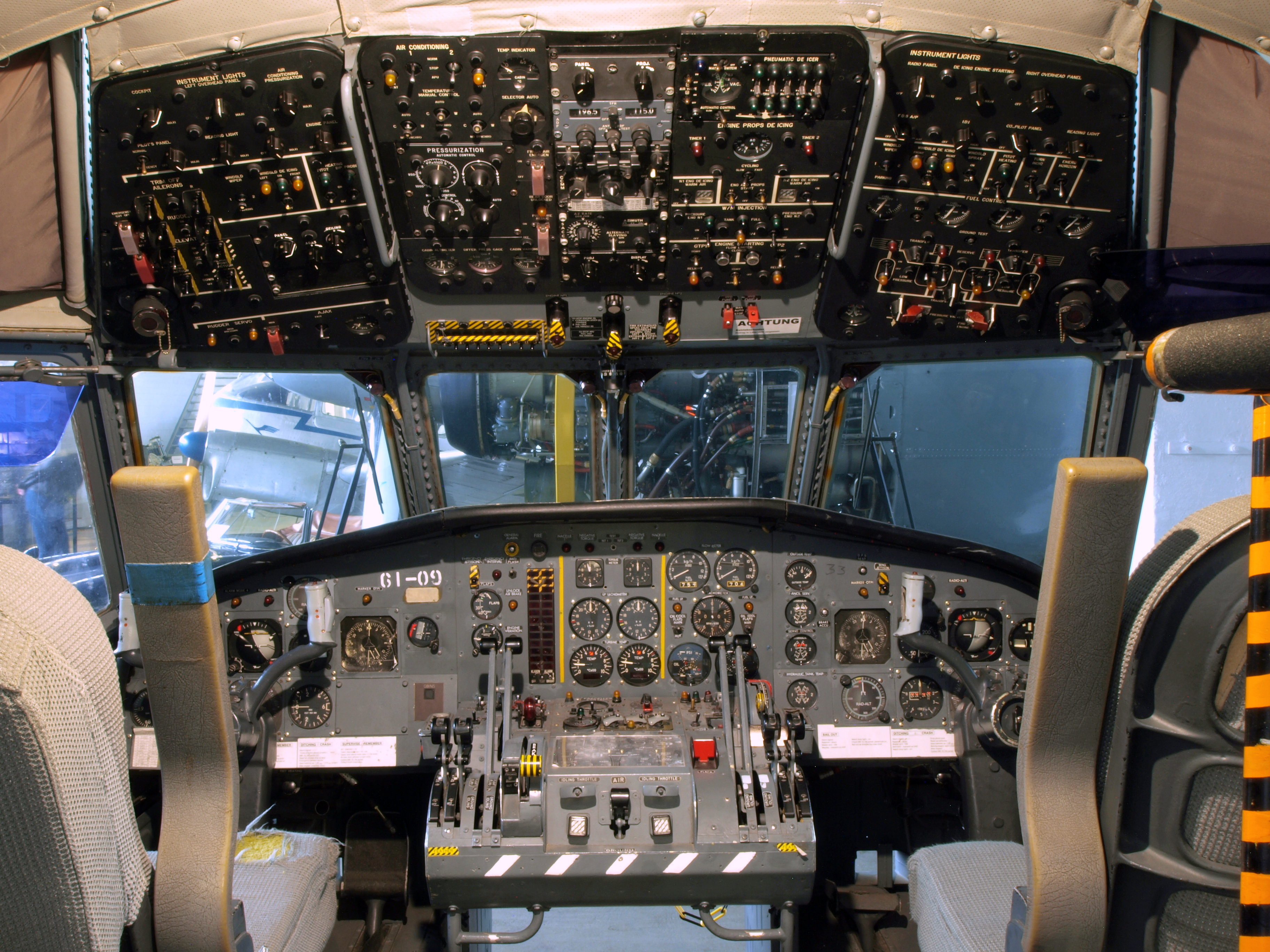 Breguet Atlantique cockpit pic2