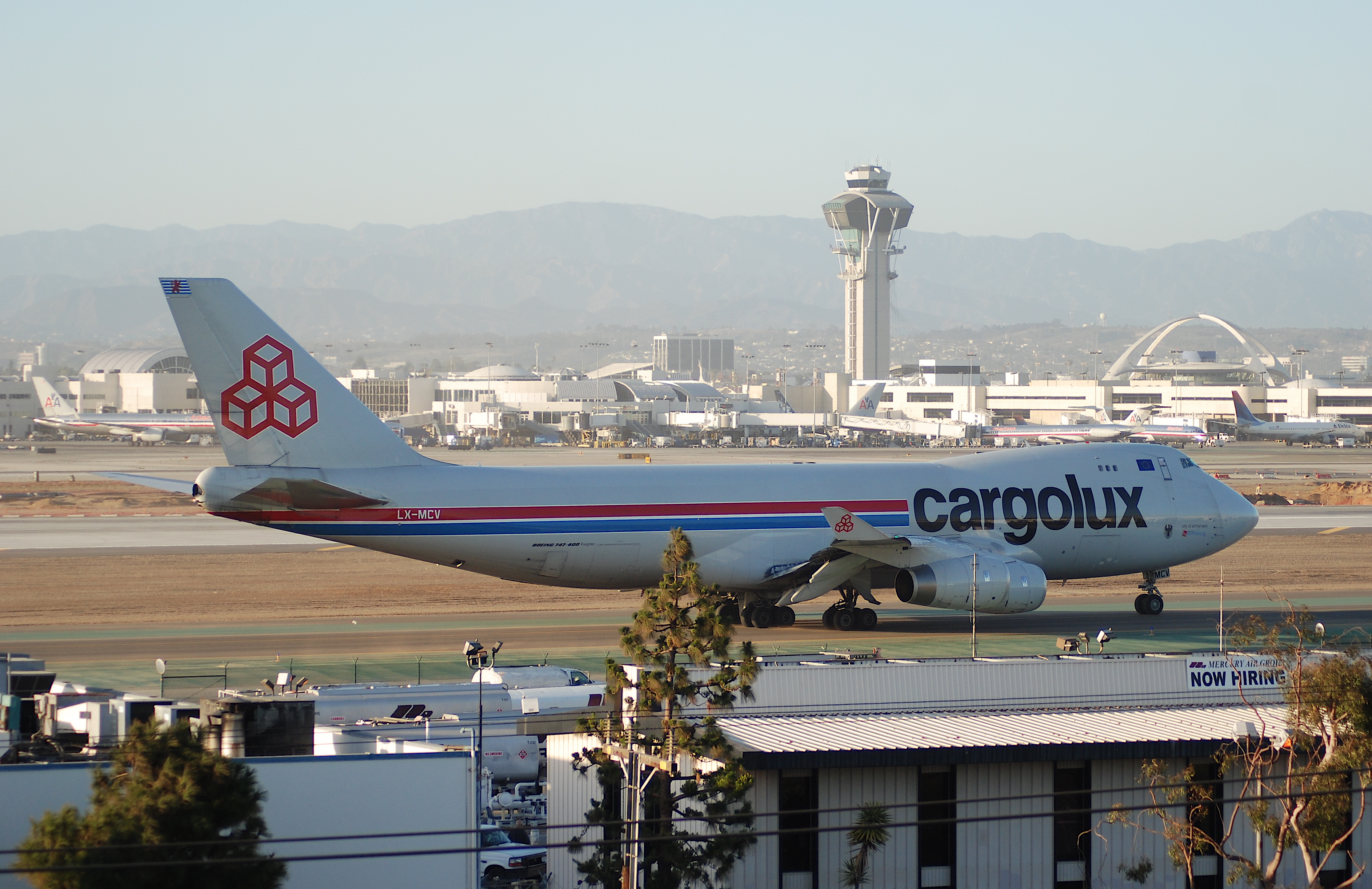 Cargolux Boeing 747-400; LX-MCV@LAX;18.04.2007 463zt (4271884121)