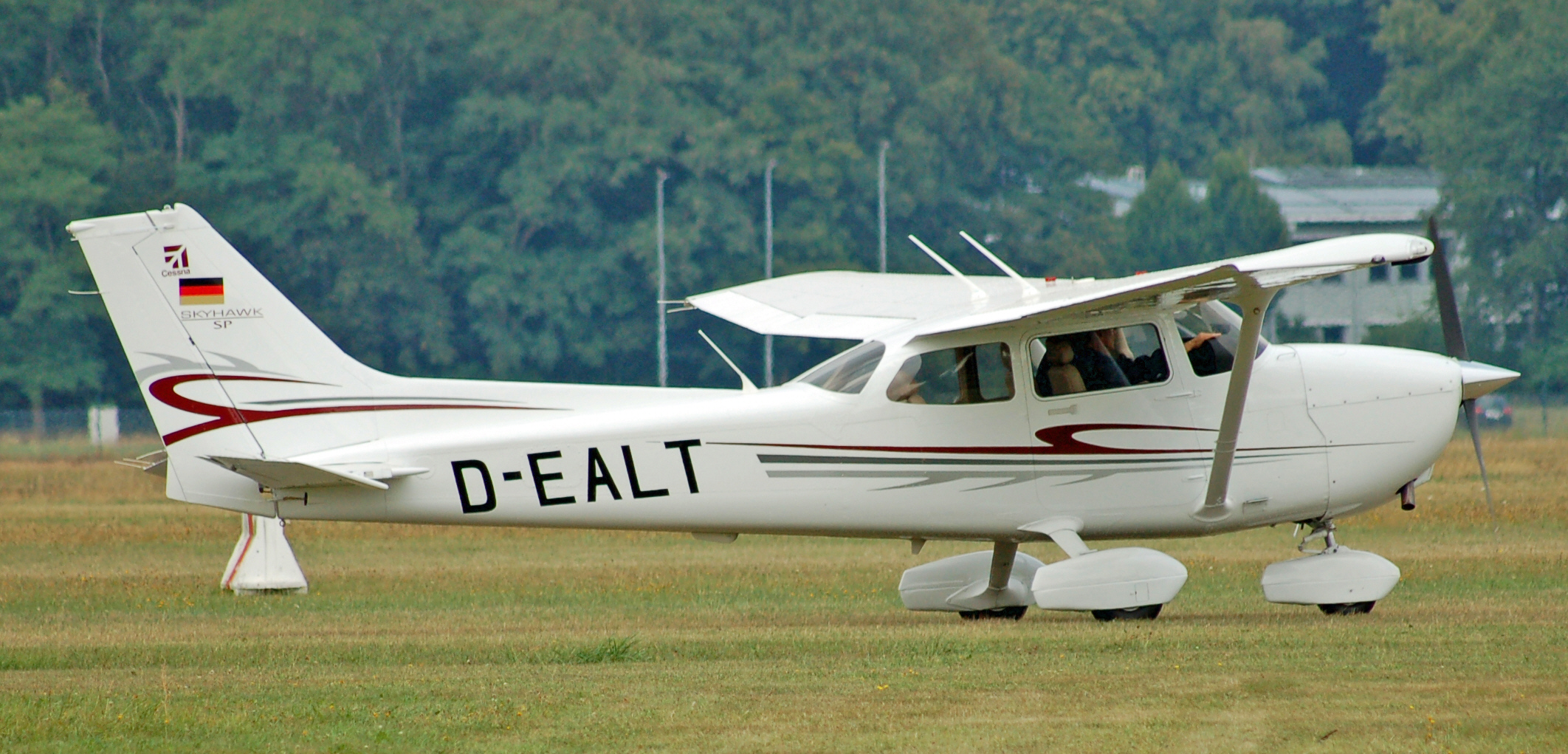 Cessna 172 Skyhawk (D-EALT) 02