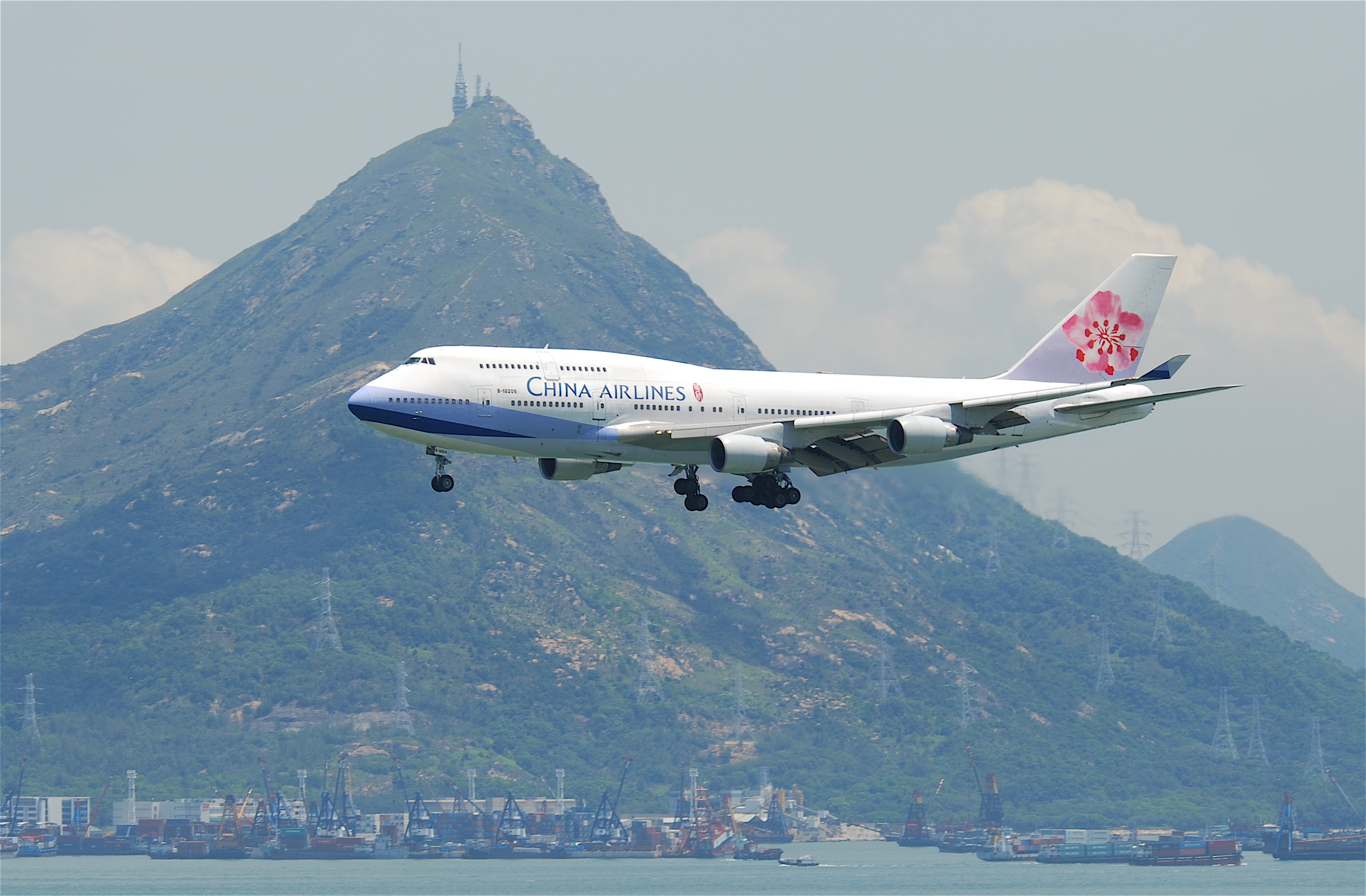 China Airlines Boeing 747-400; B-18206@HKG;04.08.2011 615fq (6207270117)