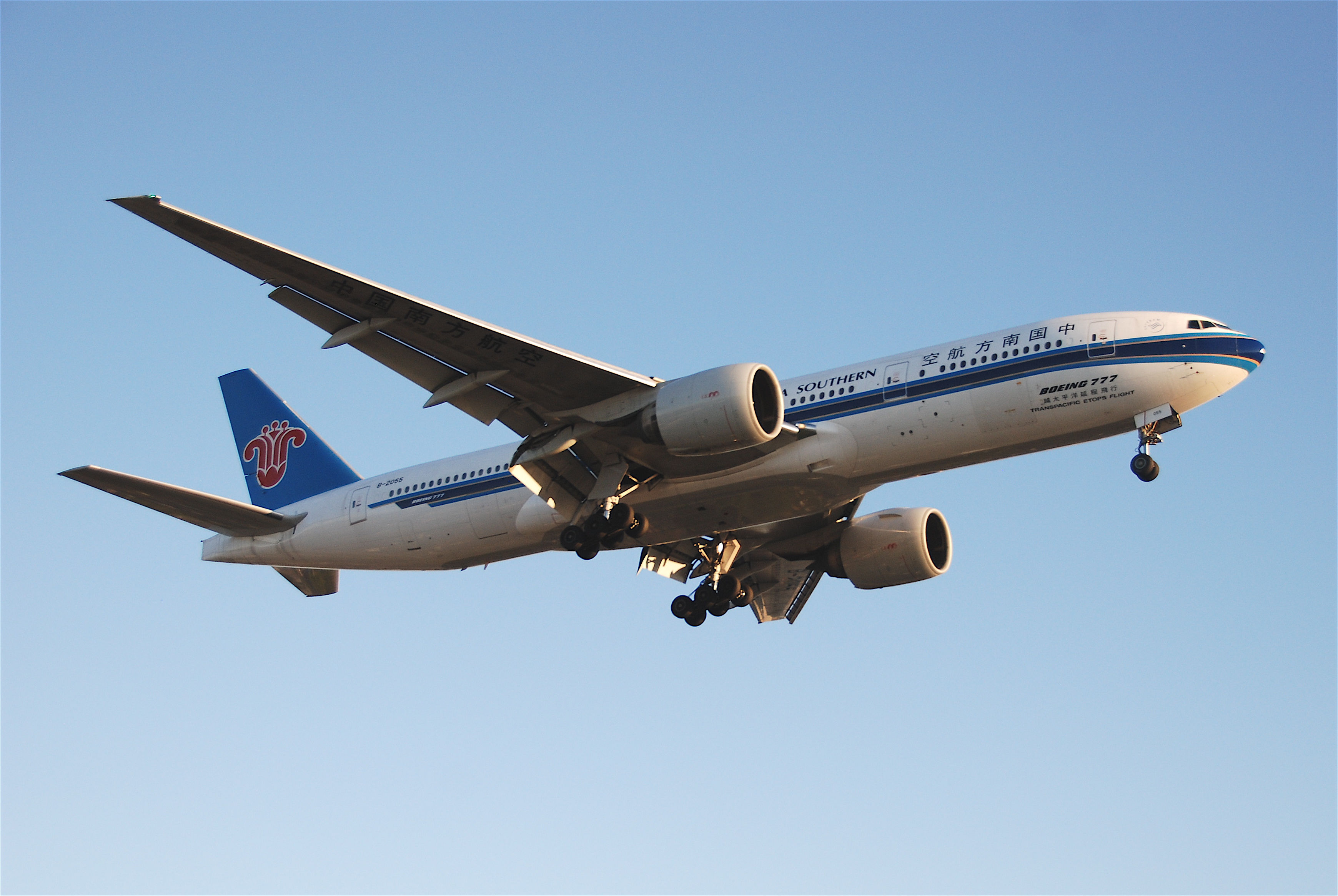 China Southern Airlines Boeing 777-21BER; B-2055@LAX;08.10.2011 620gv (6298930124)