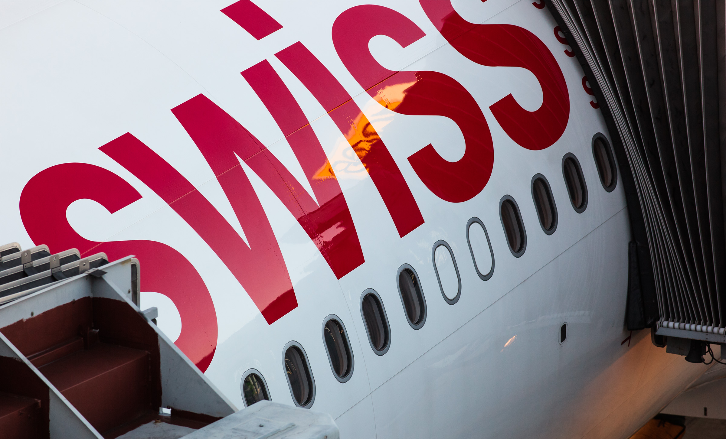 Close up of a Swiss International A340 (8127892457)