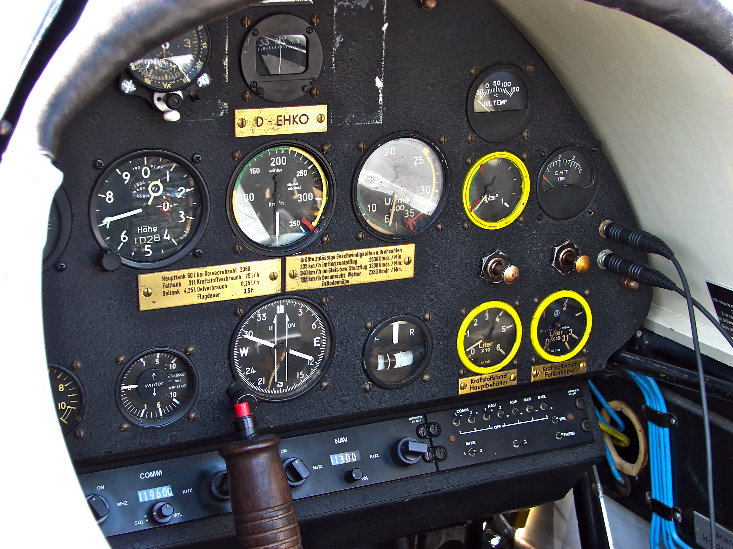 Cockpit du Klemm Kl 35D (3893153499)