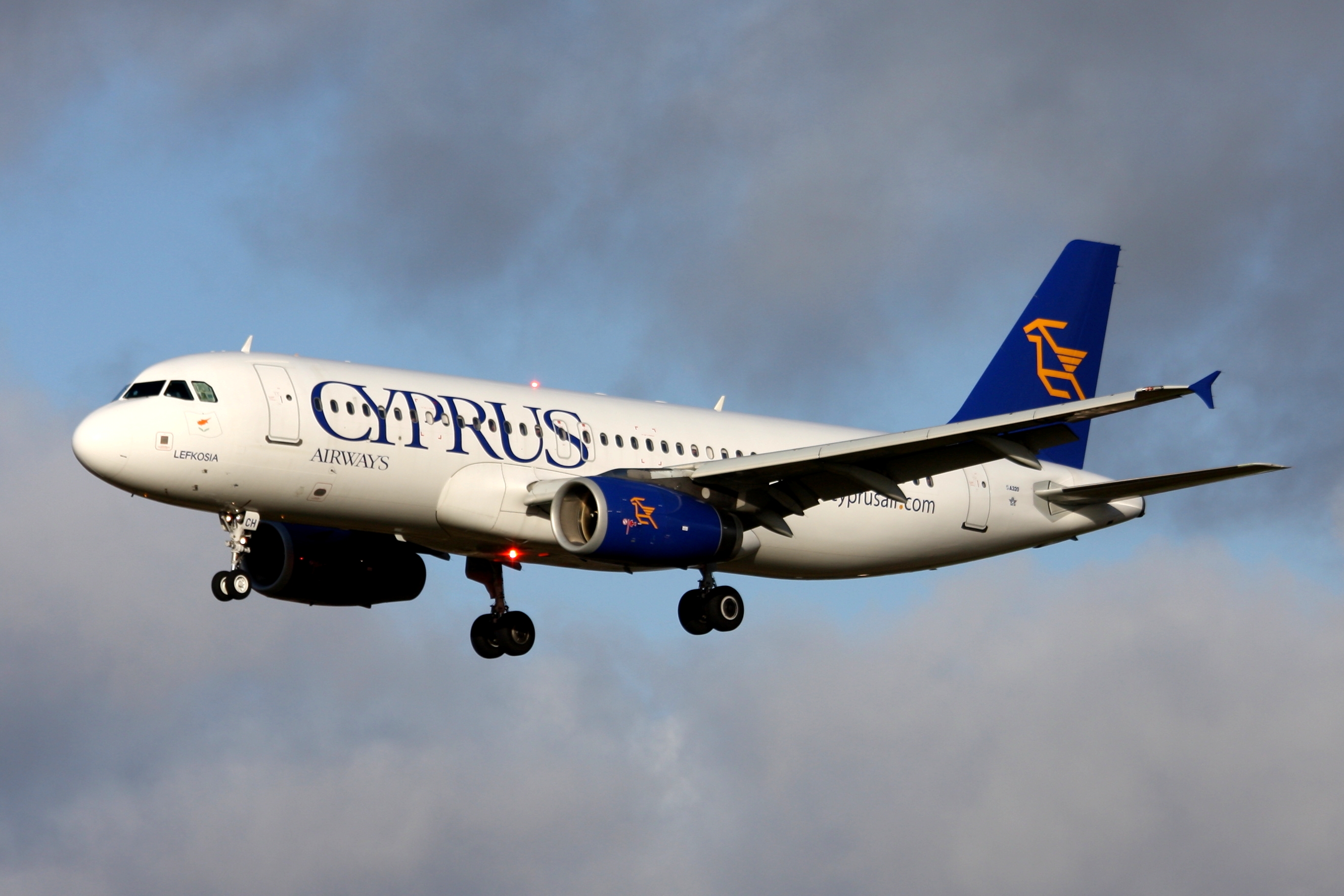 Cyprus Airways A320 5B-DCH (5339194731) (2)