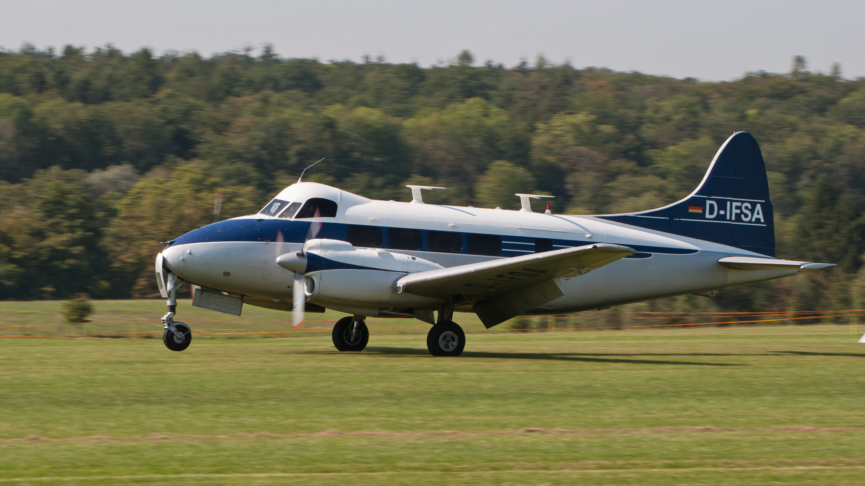 De Havilland DH-104 Dove 7XC D-IFSA OTT 2013 03