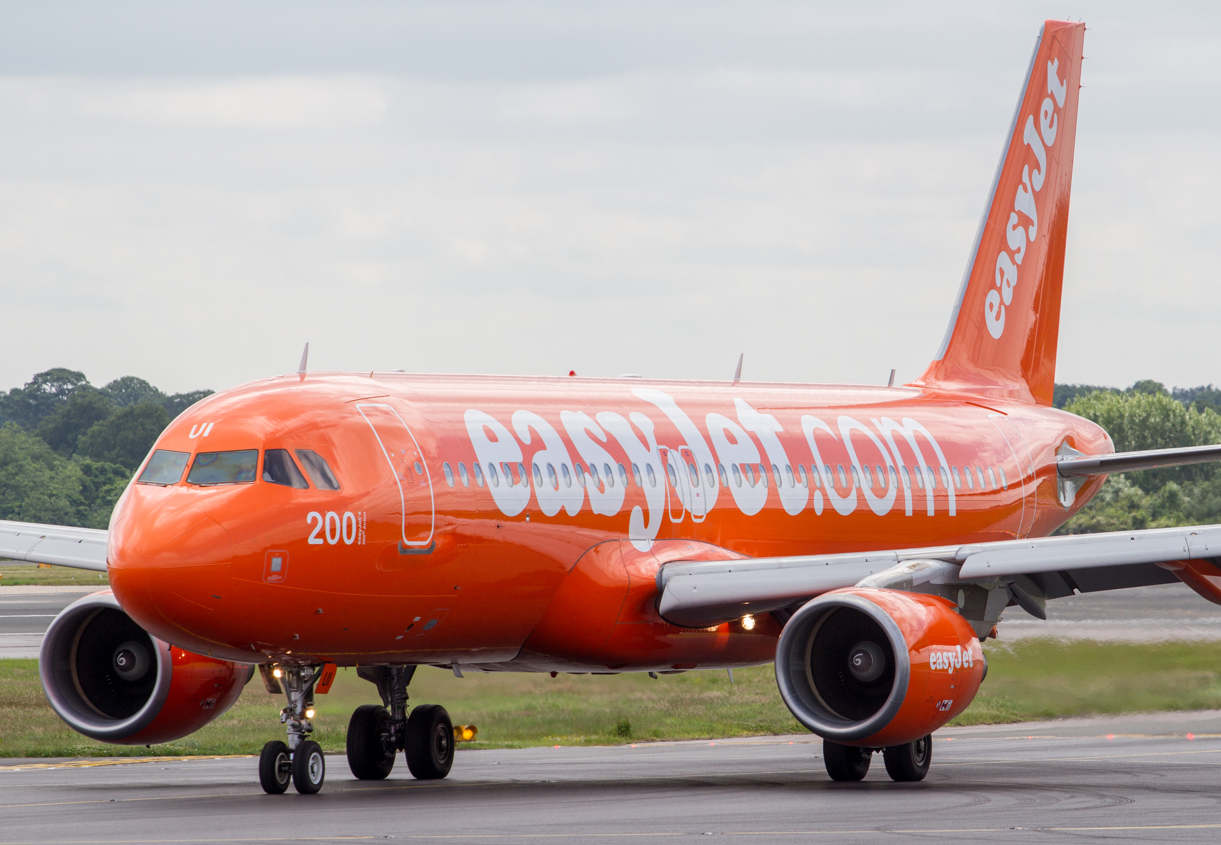 Easy Jet A320 G-EZUI (9180595795)