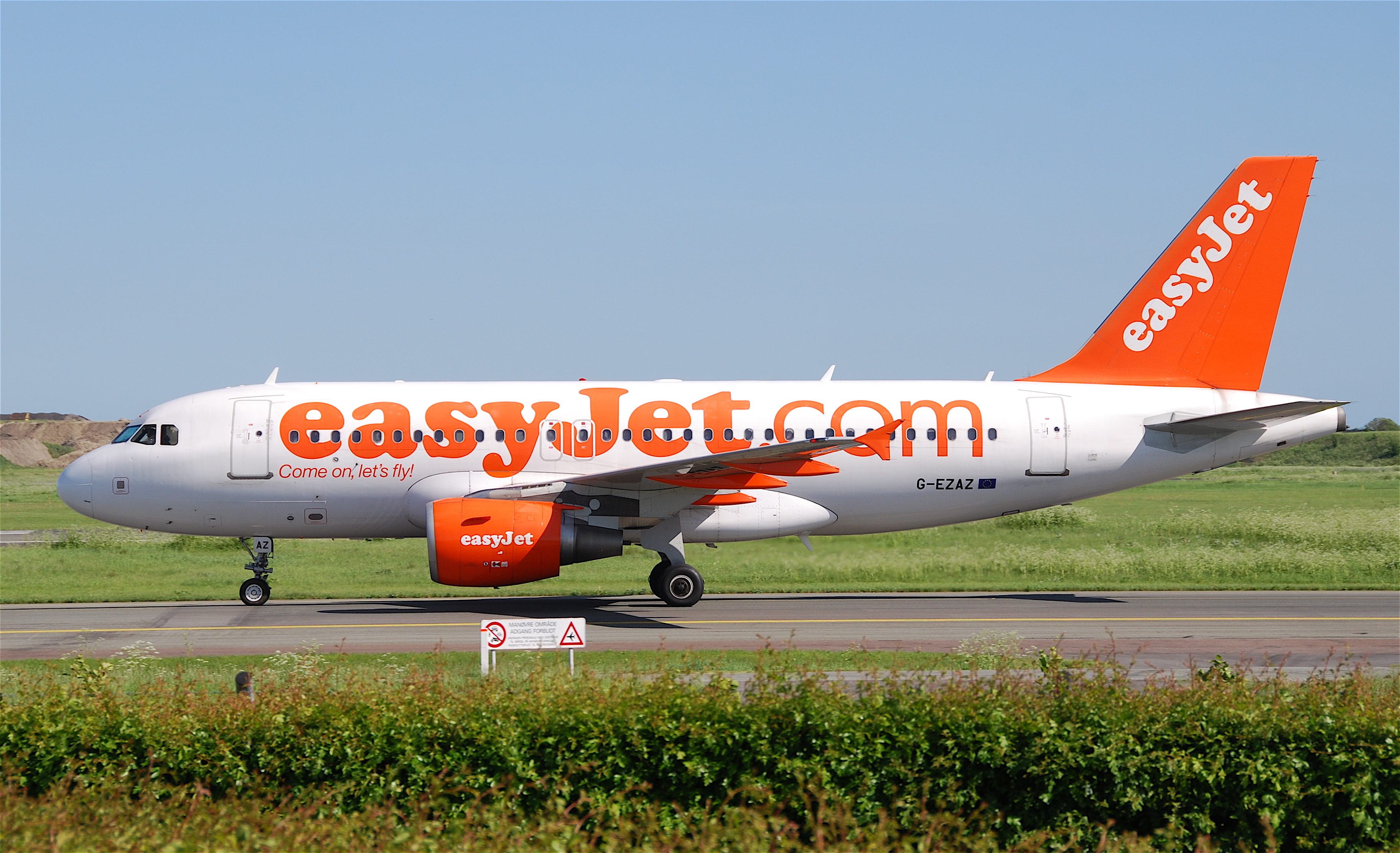 EasyJet Airbus A319 G-EZAZ@CPH;03.06.2010 574fi (4688478364) (2)